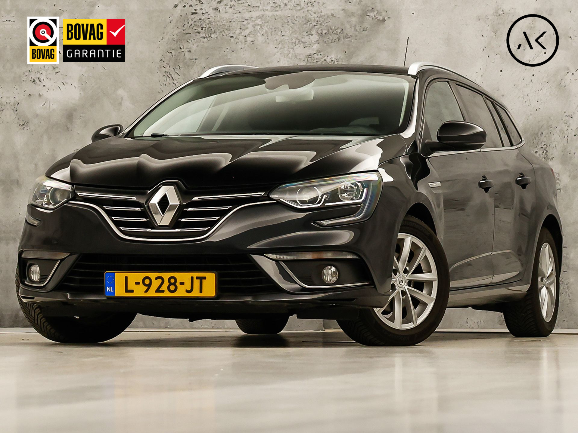 Renault Mégane Estate 1.2 TCe Bose Automaat (VIRTUAL COCKPIT, GROOT NAVI, LEDER/ALCANTARA, GETINT GLAS, STOELVERWARMING, SPORTSTOELEN, TREKHAAK, PARKEERSENSOREN, NIEUWSTAAT)