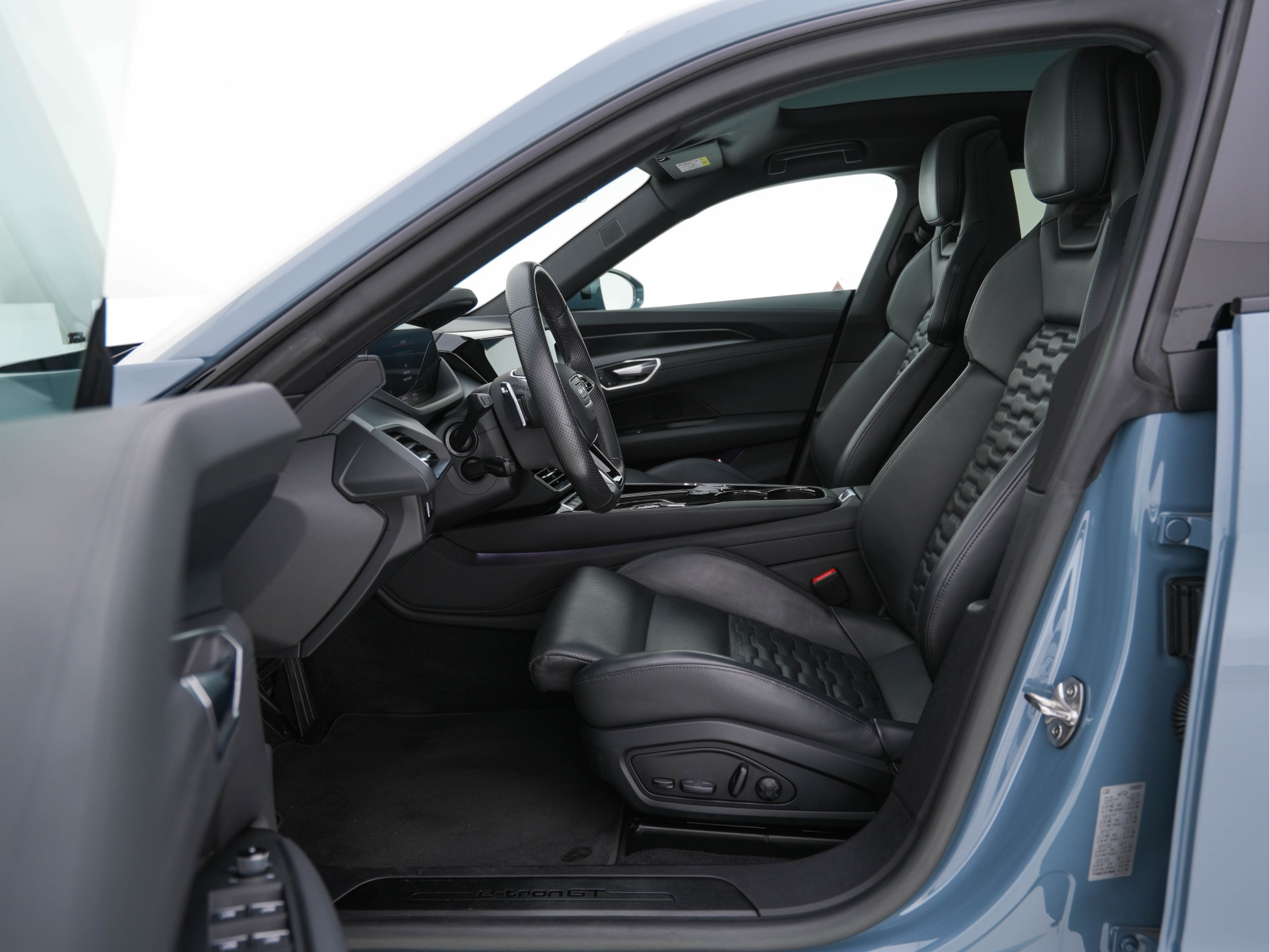 Audi e-tron GT 93 kWh AWD [ 3-Fase ] {SOH-91%} *PANO | LEATHER | BANG/OLUFSEN-AUDIO | HEAD-UP | ADAPT.CRUISE | BLINDSPOT |  MATRIX-LED | AIR-SUSPENSION | SPORT-SEATS | SURROUND-VIEW | KEYLESS | DIGI-COCKPIT | NAVI-FULLMAP | 21"ALU*