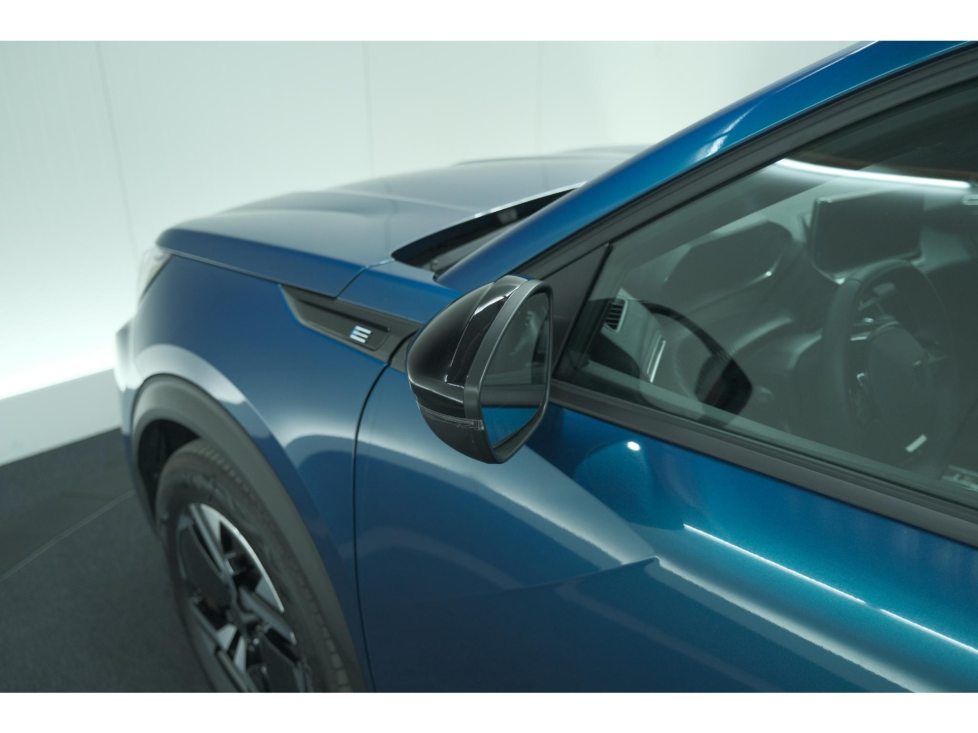 Peugeot e-2008 EV Allure Avantage 54 kWh | SOH 97,8% | 11 KW Lader | Apple Carplay | Parkeersensoren