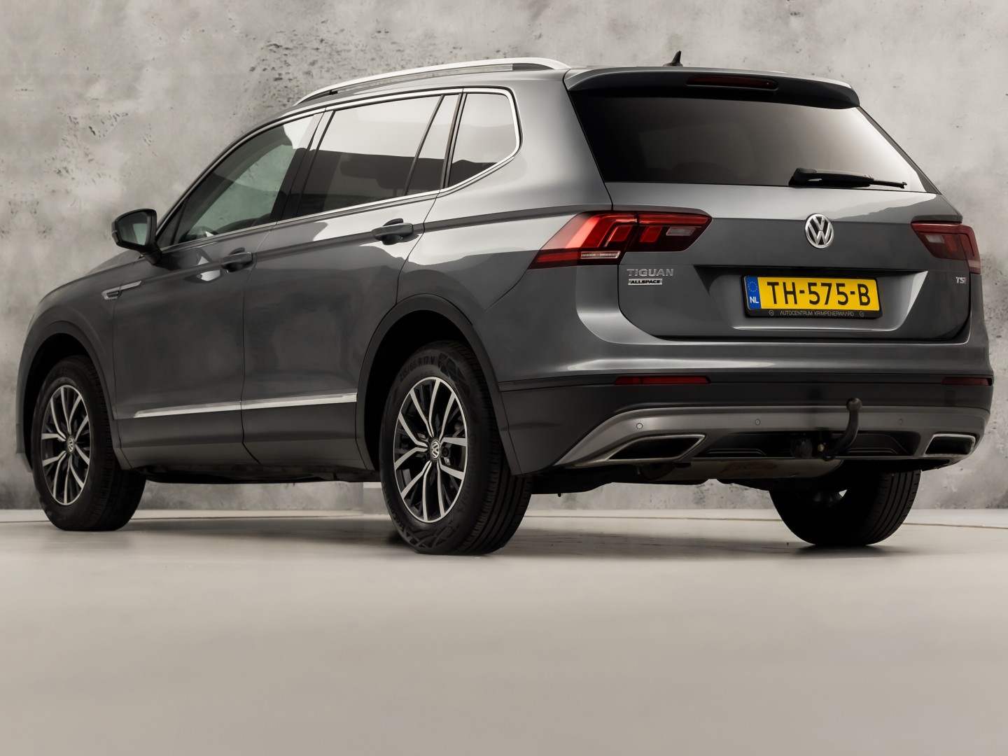Volkswagen Tiguan Allspace 1.4 TSI Sportline 7 Persoons 150Pk Automaat (APPLE CARPLAY, GROOT NAVI, CLIMATE, GETINT GLAS, SPORTSTOELEN, PARKEERSENSOREN, ADAPTIVE CRUISE, NIEUWSTAAT)