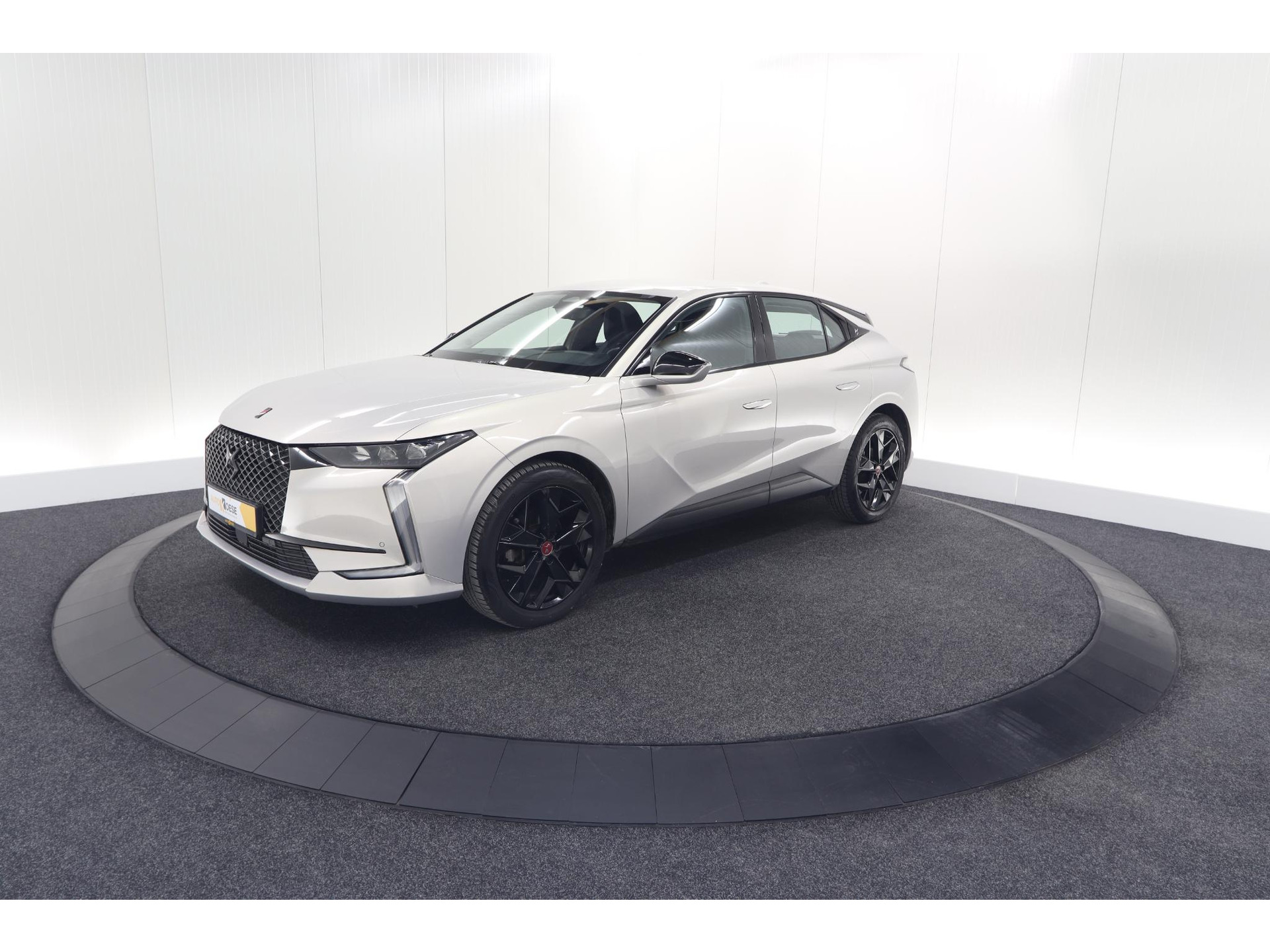 DS 4 PureTech 130 EAT8 Performance Line | Camera | Apple Carplay | Alcantara® bekleding | Parkeersensensoren