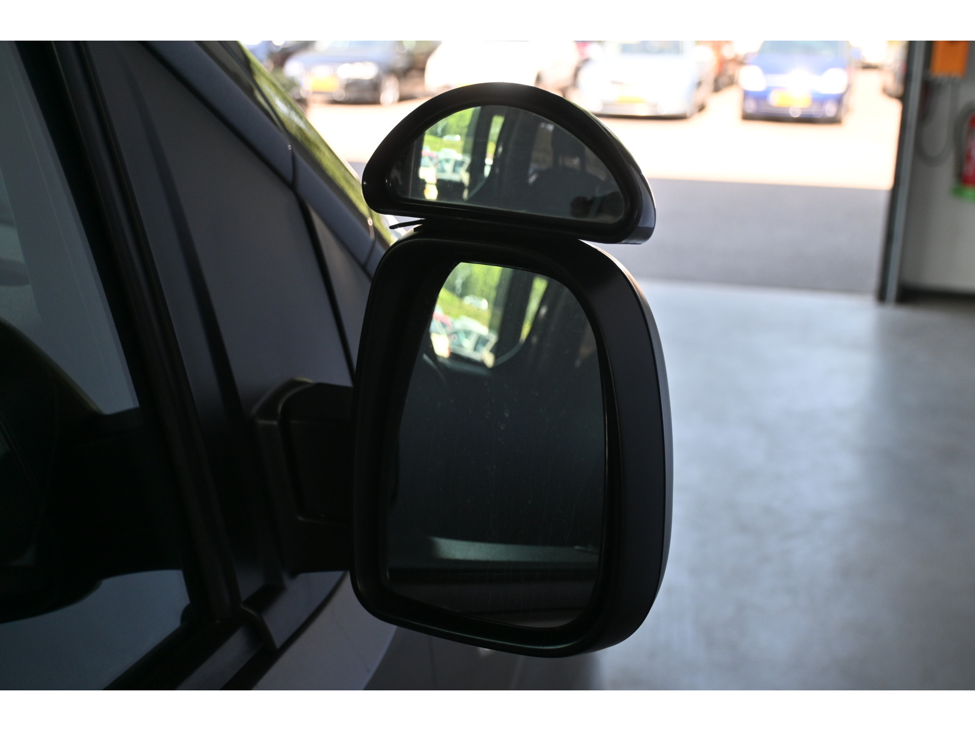 Opel Vivaro 1.5 CDTI L3H1 Edition 6 Persoons Airco Navigatie Trekhaak Cruise Control Rijklaarprijs! Inruil Mogelijk!