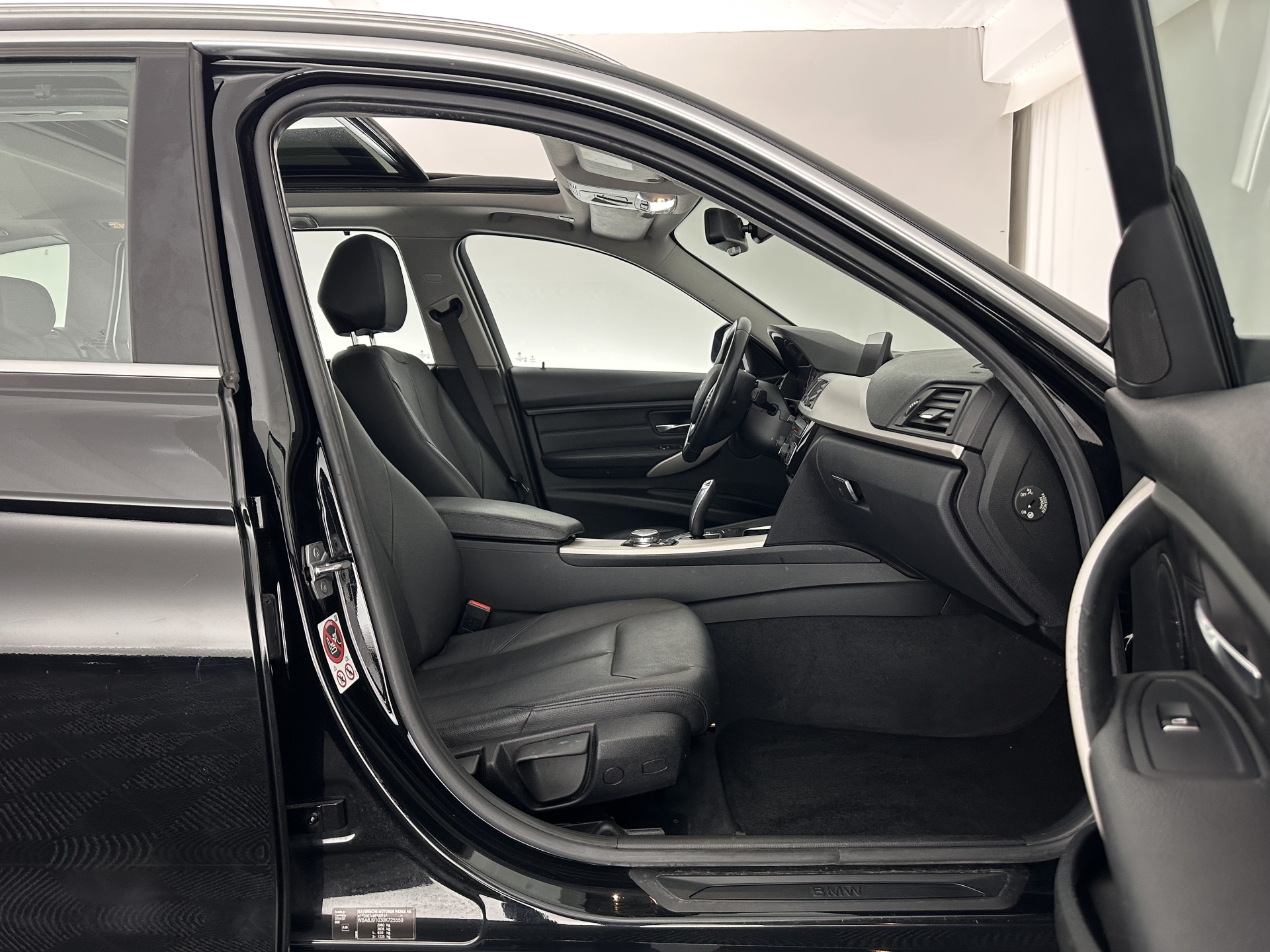 BMW 3-serie Touring 320d EDE Corporate Lease Essential Aut. *PANO | FULL-LEATHER | FULL-LED | NAVI-FULLMAP | HEATED-COMFORTSEATS | HIFI-SOUND | ECC | PDC | CRUISE | 16''ALU*