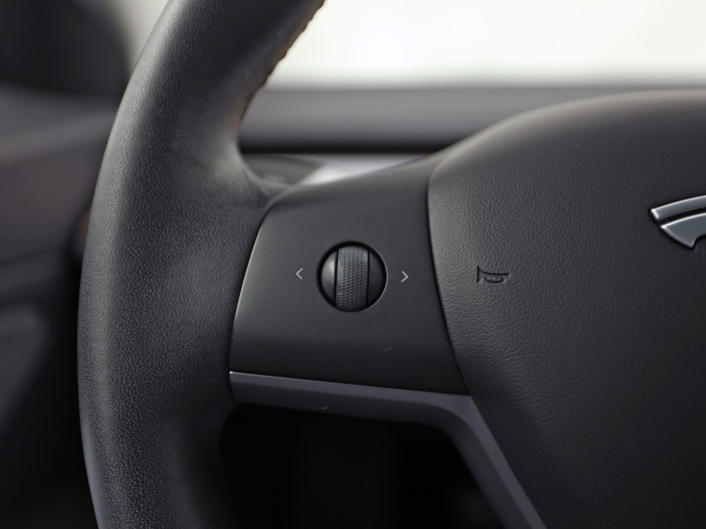 Tesla Model 3 Standard RWD Plus 60 kWh 283Pk Automaat (PANORAMADAK, AUTOPILOT, SOH 85,7%, LEDER, CAMERA, MEMORY SEATS, NAVIGATIE, NIEUWSTAAT)