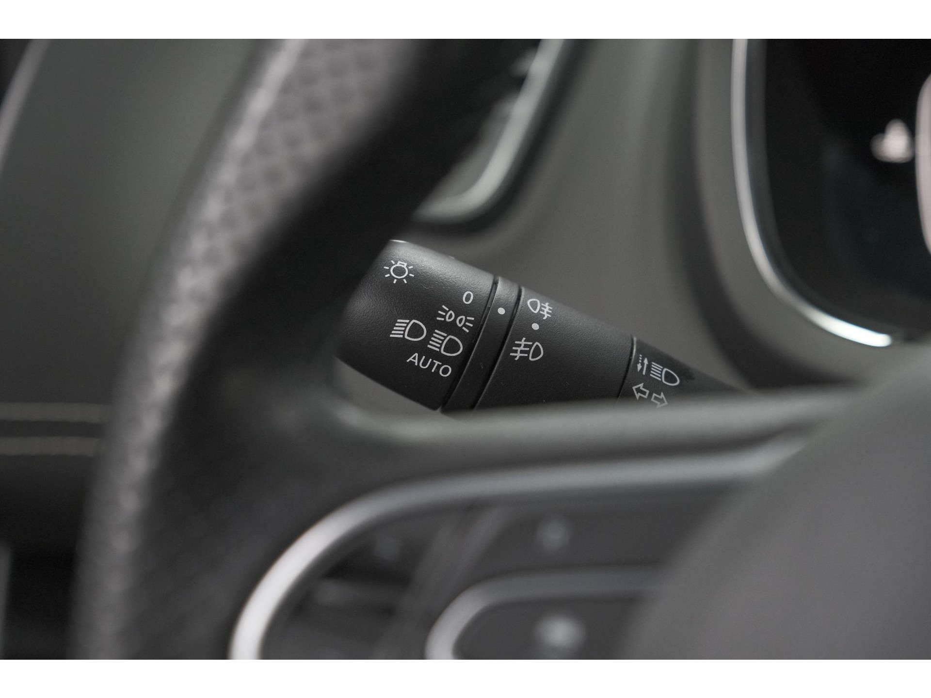 Renault Scénic TCE 160 EDC Black Edition | Trekhaak | Adaptieve Cruise Control | BOSE Premium Audio | Panoramadak