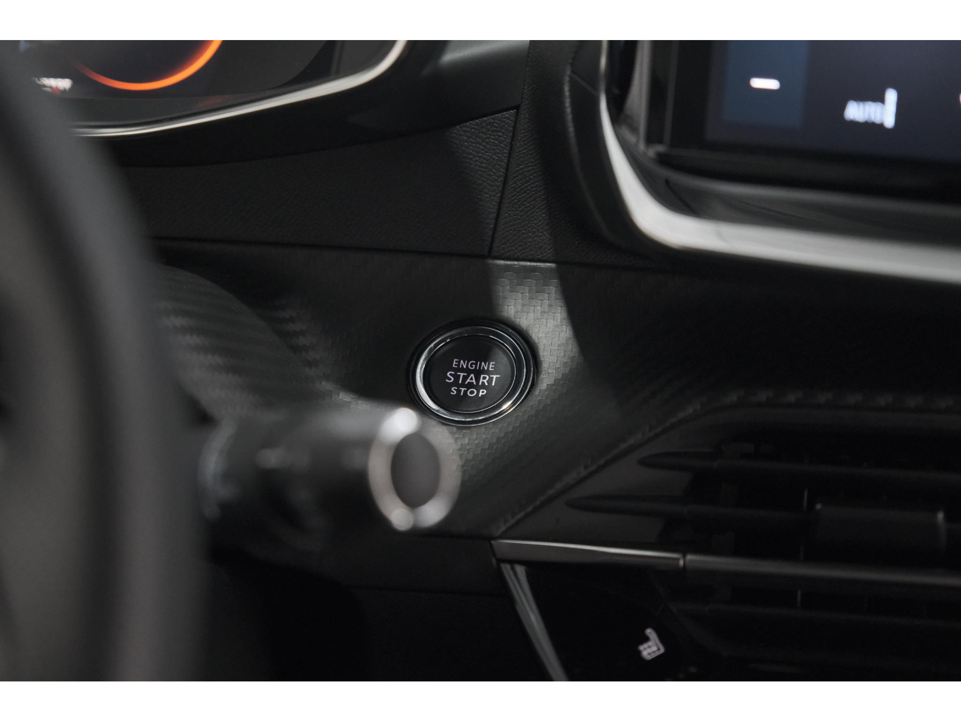 Peugeot 2008 PureTech 130 EAT8 GT | 360 Camera | Stoelmassage | Adaptieve Cruise Control | Dodehoekdetectie