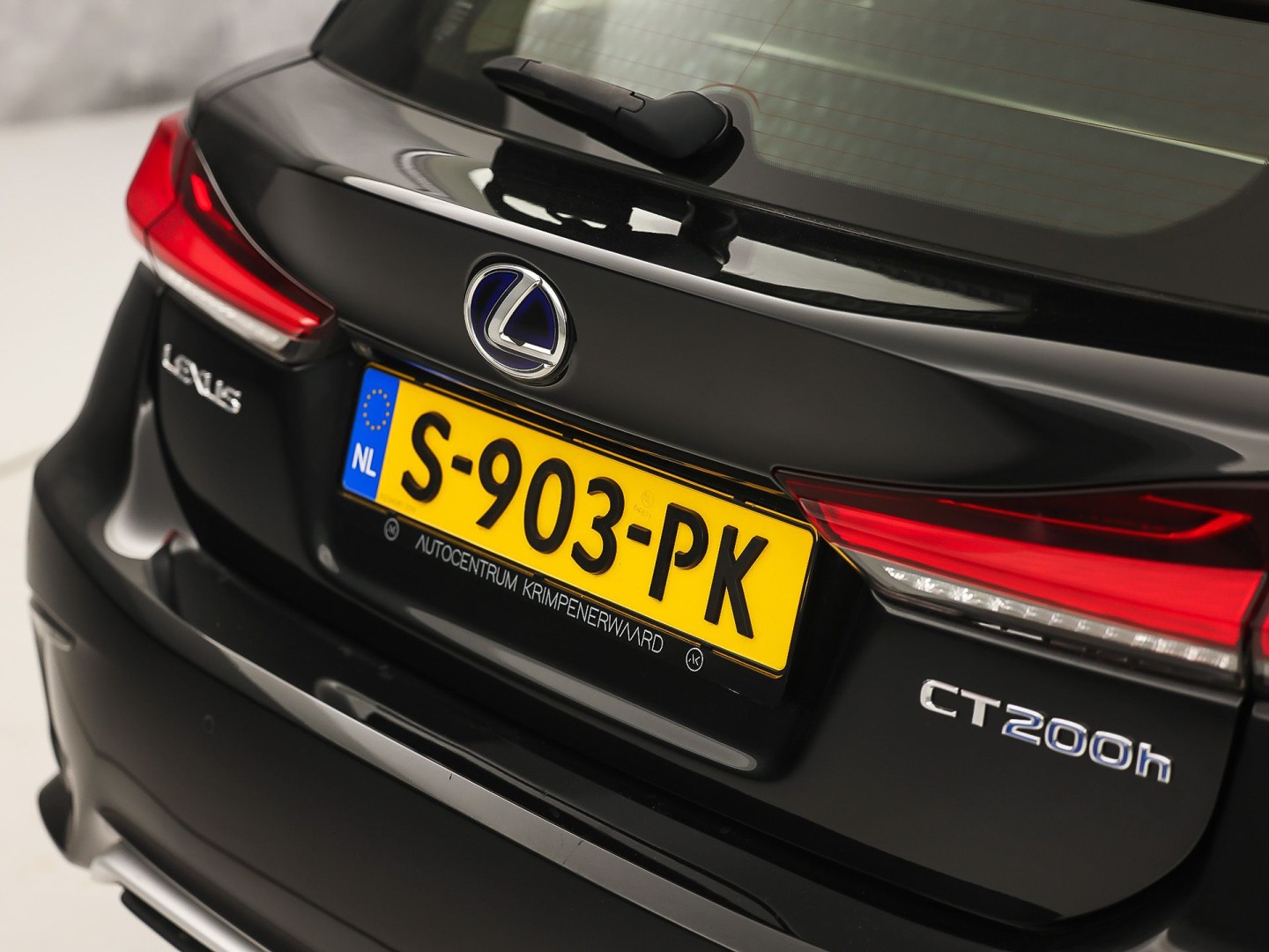 Lexus CT 200h Business Launch Edition Automaat (NAVIGATIE, CAMERA, ALCANTARA, SPORTSTOELEN, KEYLESS, ADAPTIVE CRUISE, NIEUWSTAAT)