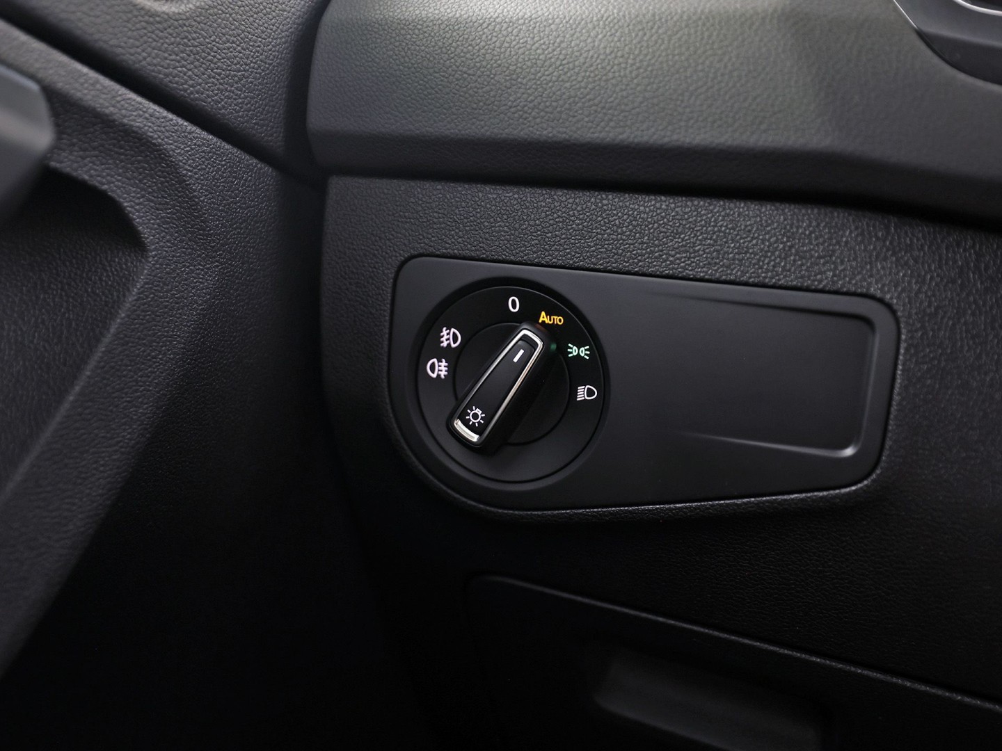Volkswagen Tiguan 1.5 TSI ACT Highline 150Pk Automaat (VIRTUAL COCKPIT, APPLE CARPLAY, GROOT NAVI, CAMERA, STOELVERWARMING, SPORTSTOELEN, GETINT GLAS, ADAPTIVE CRUISE, NIEUWSTAAT)
