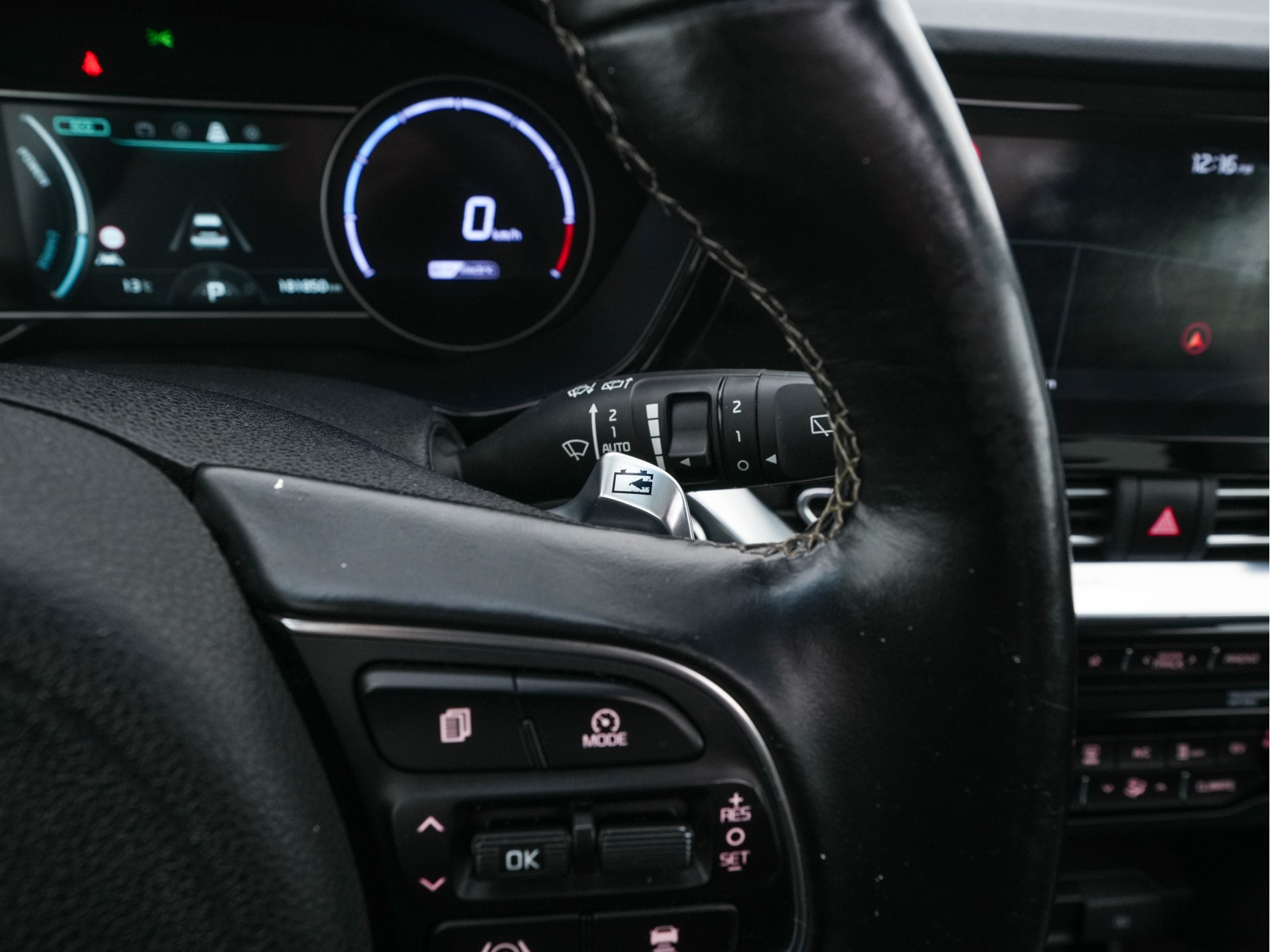 Kia e-Niro ExecutiveLine 64 kWh [ 3-Fase ] {SOH-100%} (INCL-BTW) Aut. *PANO | LEATHER | JBL-AUDIO | FULL-LED | NAVI-FULLMAP | DAB | ADAPTIVE-CRUISE | CAMERA | MEMORY-PACK | LANE-ASSIST | CCS-FASTLOADER | KEYLESS | DIGI-COCKPIT | 17"ALU*