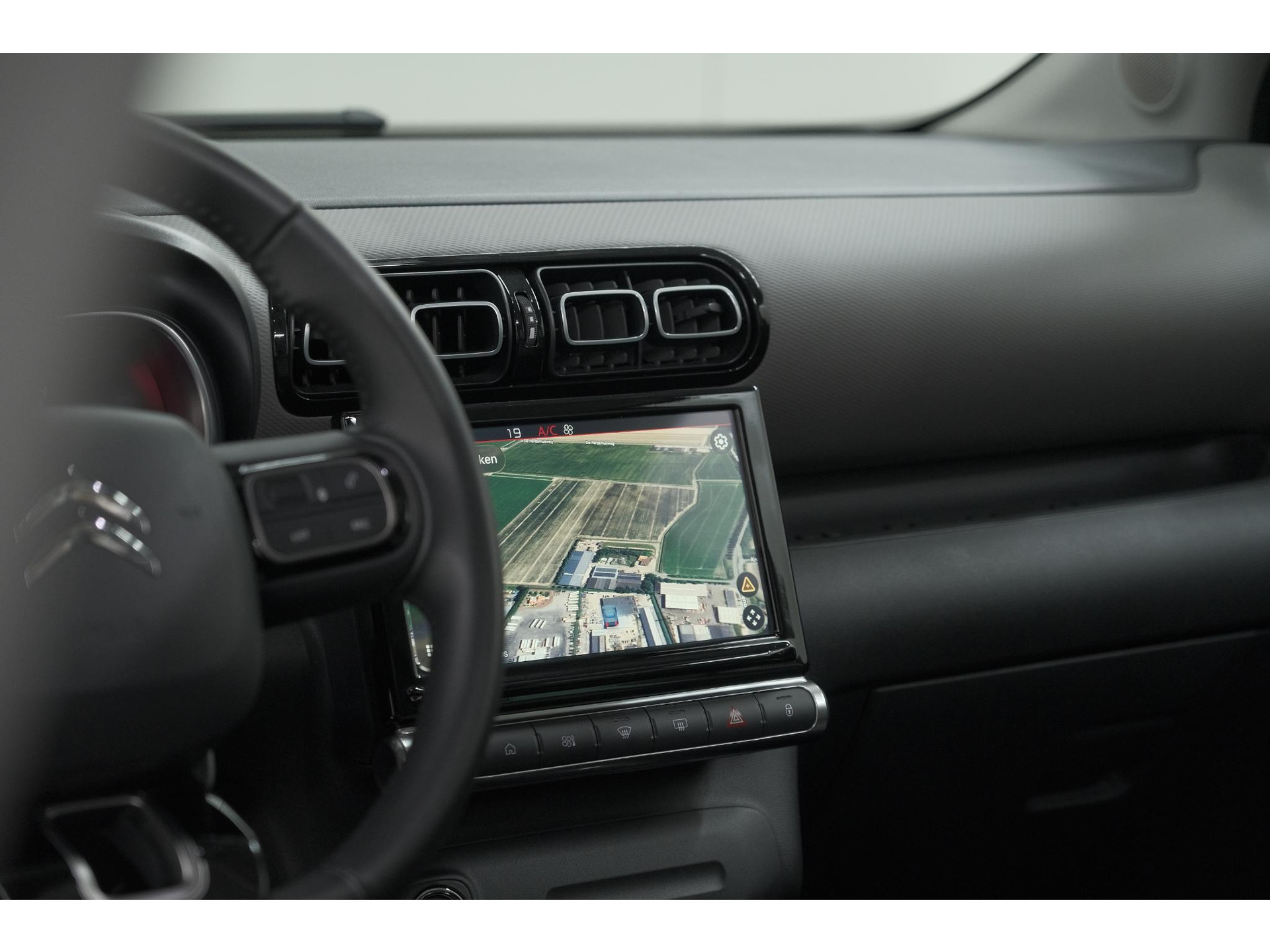 Citroen C3 Aircross PureTech 130 EAT6 Shine | Schuif-/Kanteldak | Camera | Dodehoekdetectie | Head-Up Display