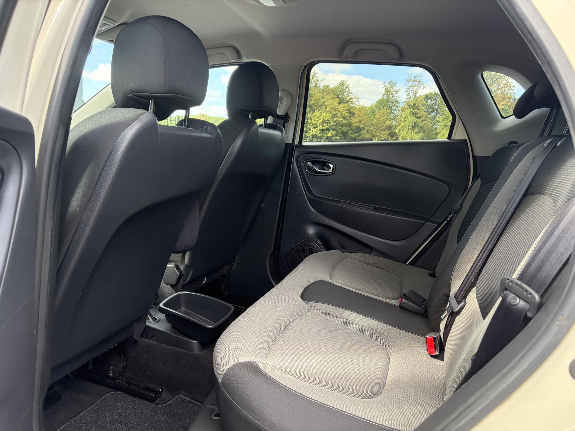 Renault Captur 0.9 TCe Expression ✓1e Eigenaar✓Recent beurt gehad✓Dealer Onderhouden✓Navi✓Keyless✓Lm velgen✓Airco✓Cruise✓Pdc✓N.A.P✓Apk tot 08-2027