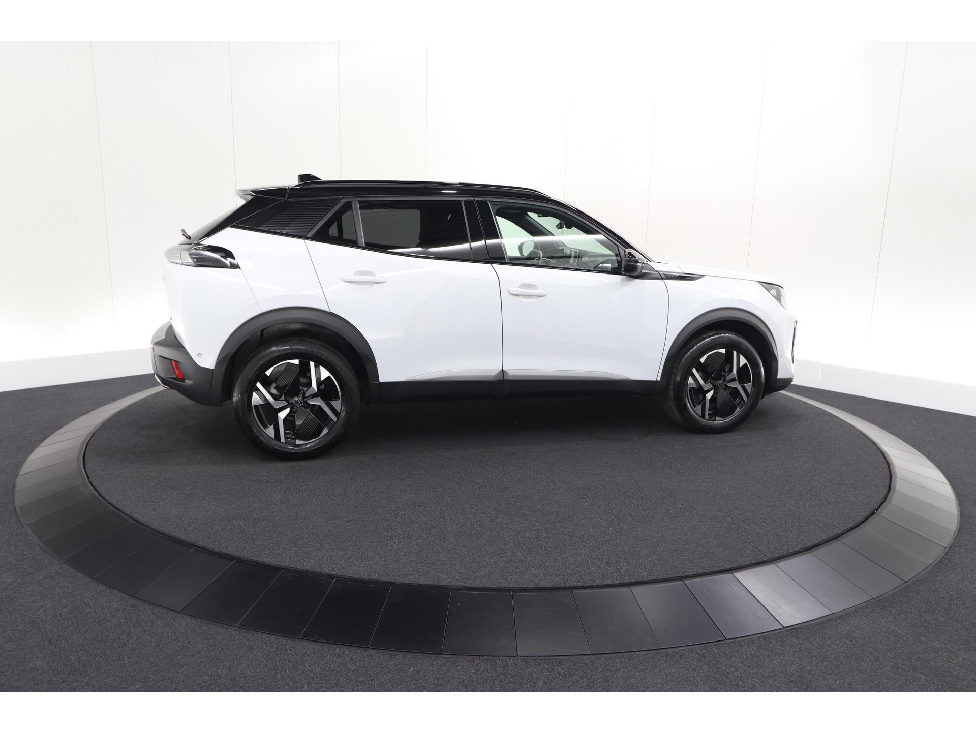 Peugeot 2008 PureTech 130 EAT8 GT | 360 Camera | Adaptieve Cruise Control | Pack Alcantara | Apple Carplay