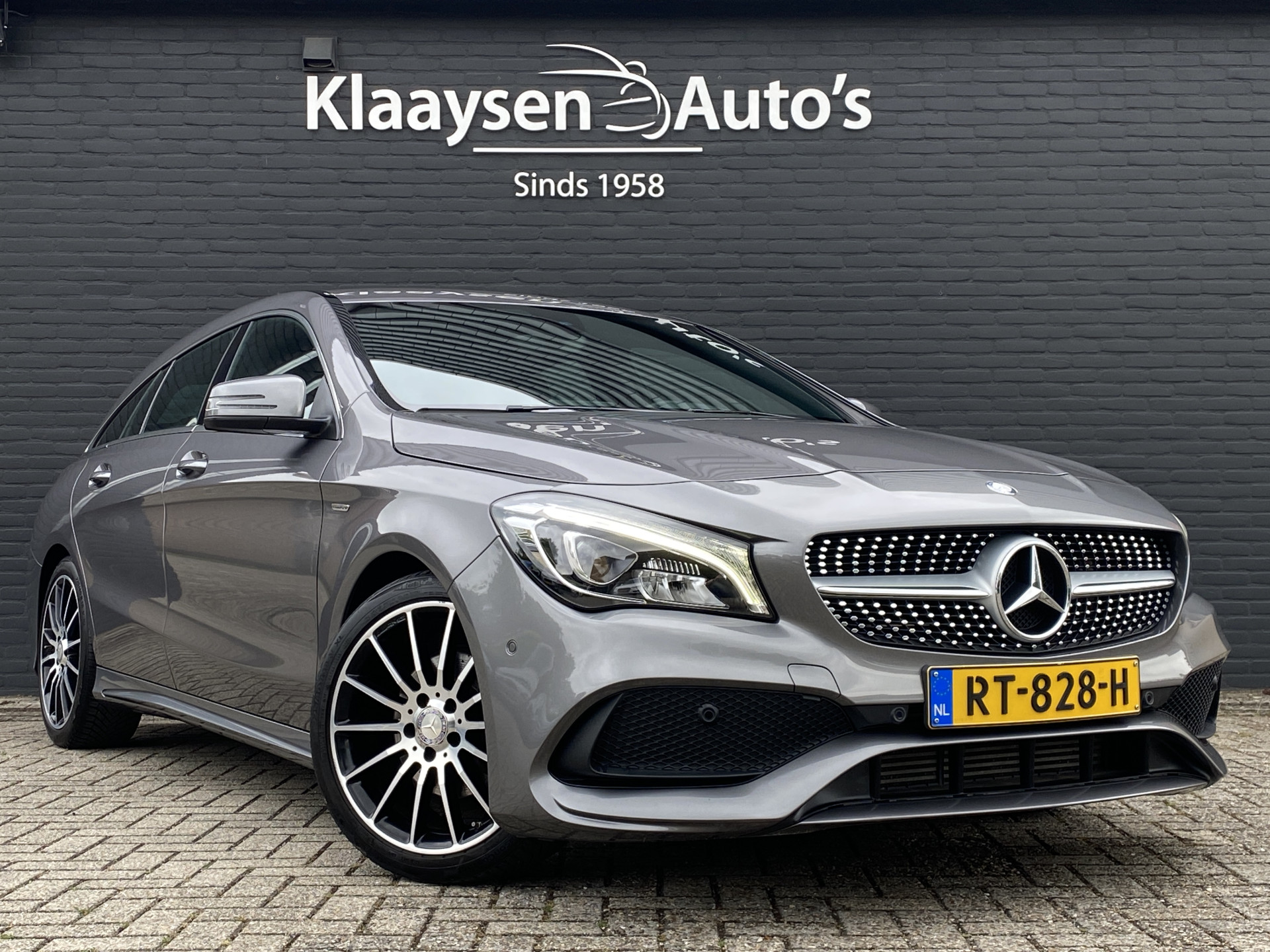 Mercedes-Benz CLA-klasse Shooting Brake 180 AMG Edition AUT. | 1e eigenaar | dealer onderh. | navigatie | a. carplay | alcantara interieur