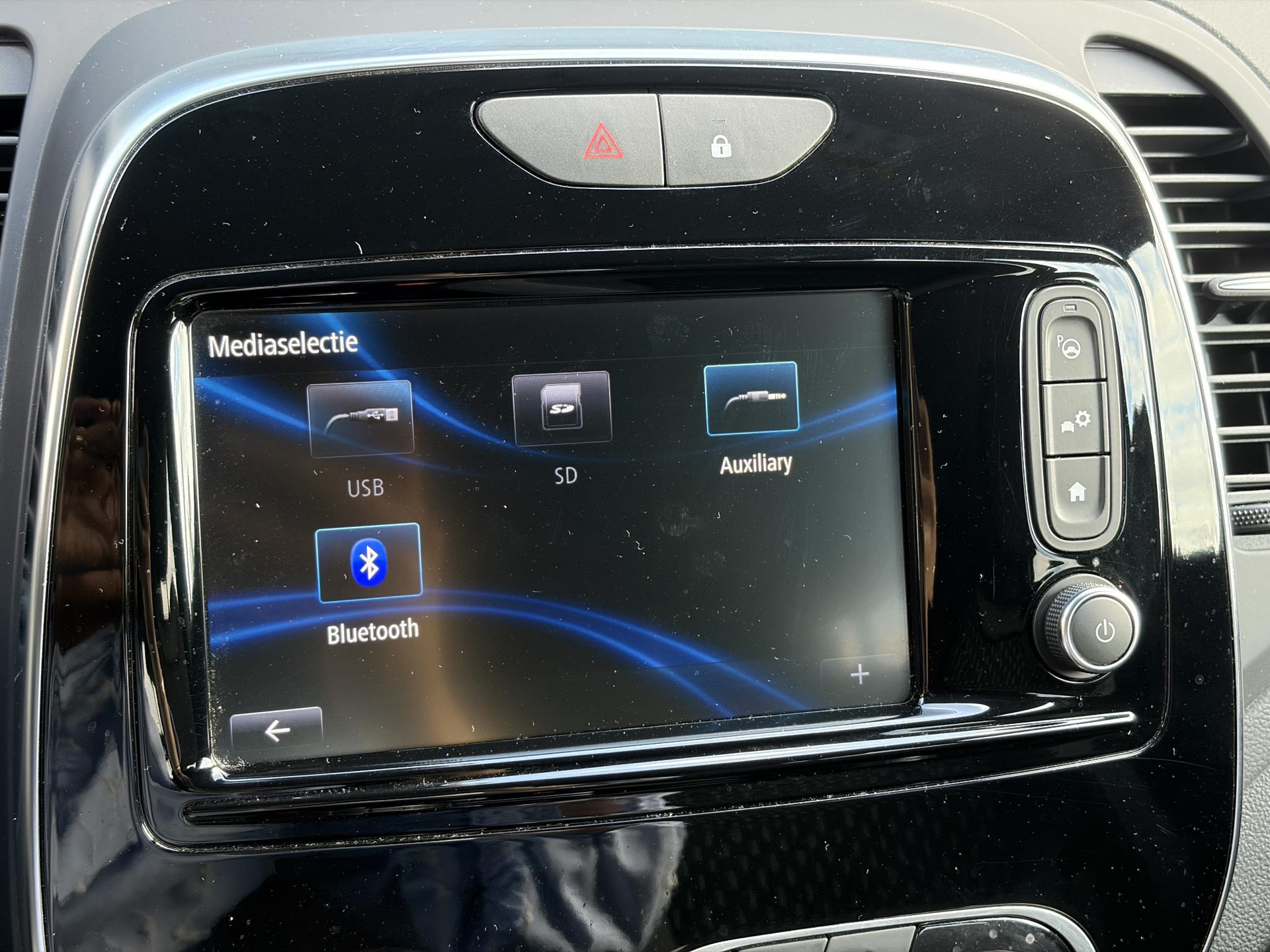 Renault Captur 0.9 TCe Intens ✓1e Eigenaar✓Camera ✓Keyless✓Airco✓Cruise✓Dealer Onderhouden✓LED koplampen✓Dodehoeksensor✓17'' Lm velgen✓Pdc V+A✓N.A.P✓Bj 12-2017✓Apk tot 01-2027
