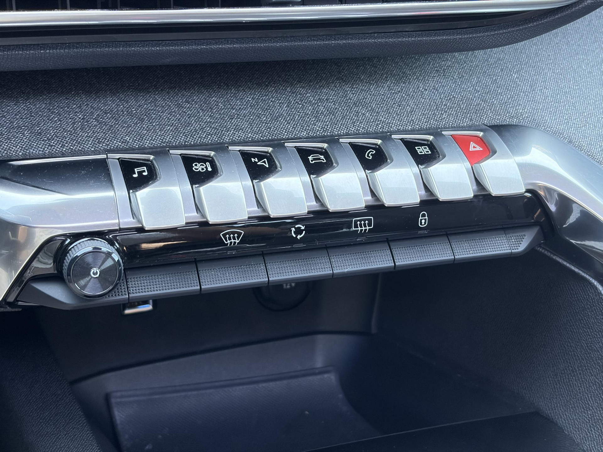 Peugeot 3008 1.2 PureTech Allure Distributieriem vv in 2025 l Pano l 360° Camera l Carplay l Dealer Onderhouden l Navi l Halfleder l Pdc l Keyless l 131pk l 6 Bak l Apk tot 12-2026