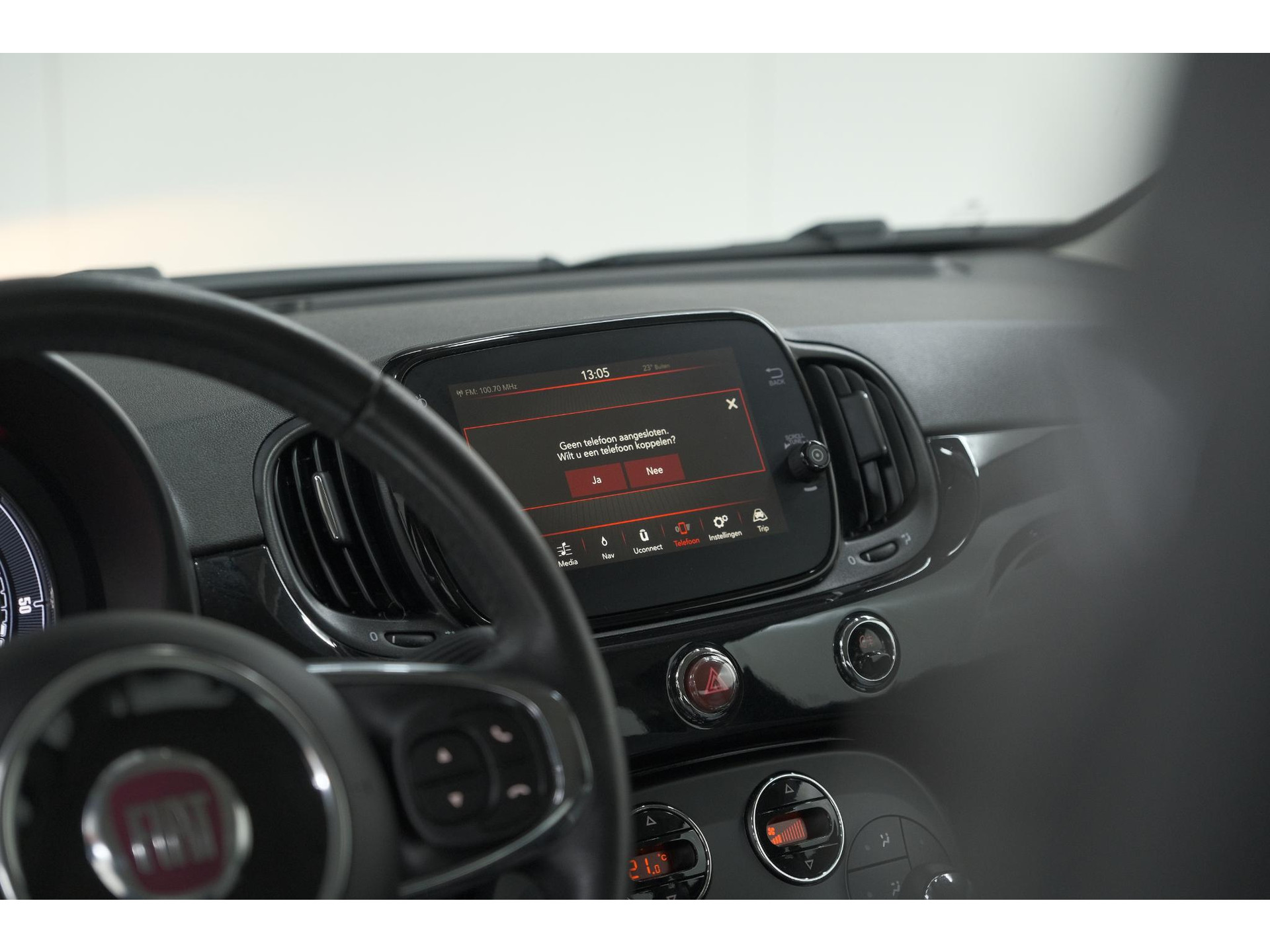 Fiat 500 C TwinAir Turbo Lounge | Parkeersensoren | Climate control | Cruise control | Apple Carplay