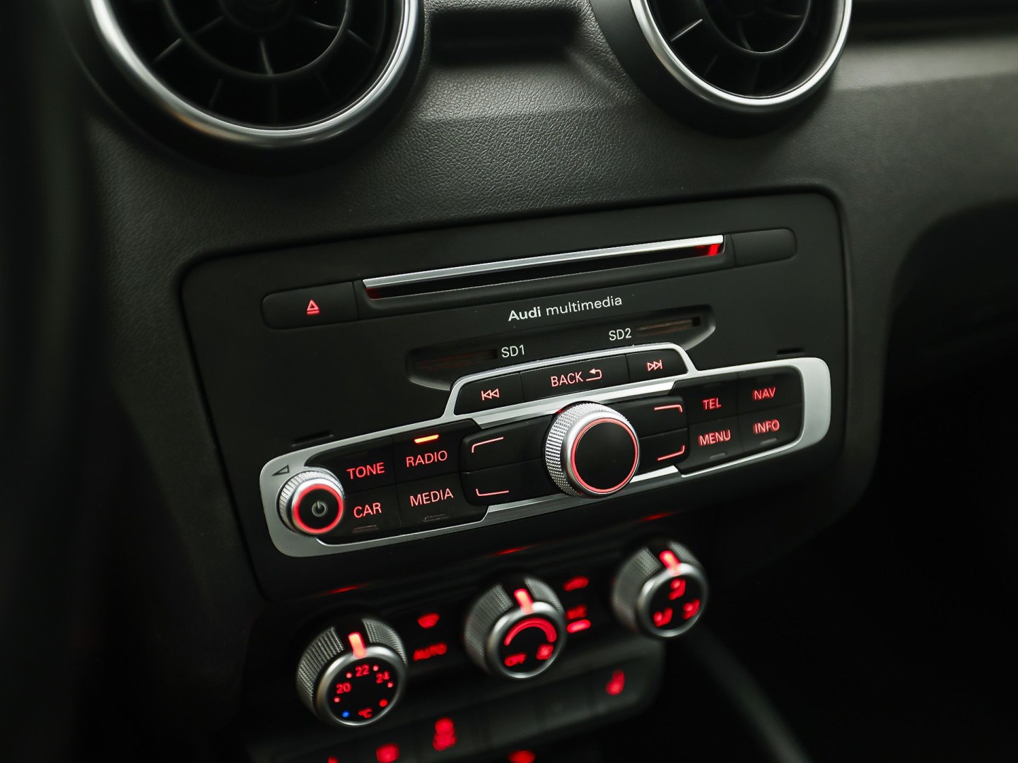 Audi A1 Sportback 1.0 TFSI Sport (NAVIGATIE, 5 DEURS, CLIMATE, STOELVERWARMING, SPORTSTOELEN, PARKEERSENSOREN, LED ACHTERLICHTEN, LM VELGEN, NIEUWE APK, NIEUWSTAAT)
