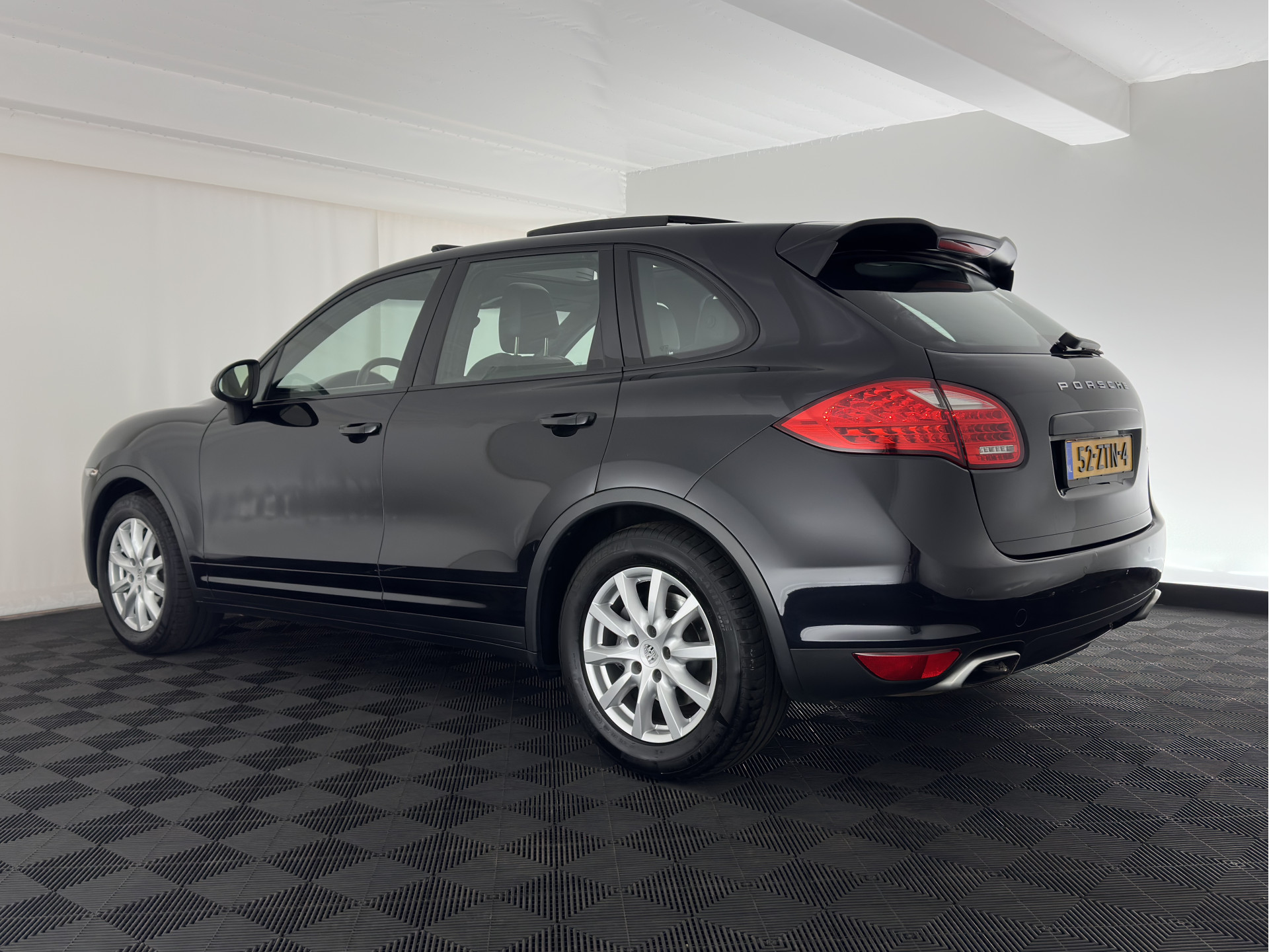 Porsche Cayenne 3.0 D Aut. *PANO | LEATHER | XENON-PLUS | SPORT-CHRONO | HEATED-COMFORTSEATS | BOSE-SOUND | MEMORY-PACK |  AIR-SUSPENSION | NAVI-FULLMAP | TOWBAR | LANE-ASSIST | SHIFT-PADDLES | 18''ALU*