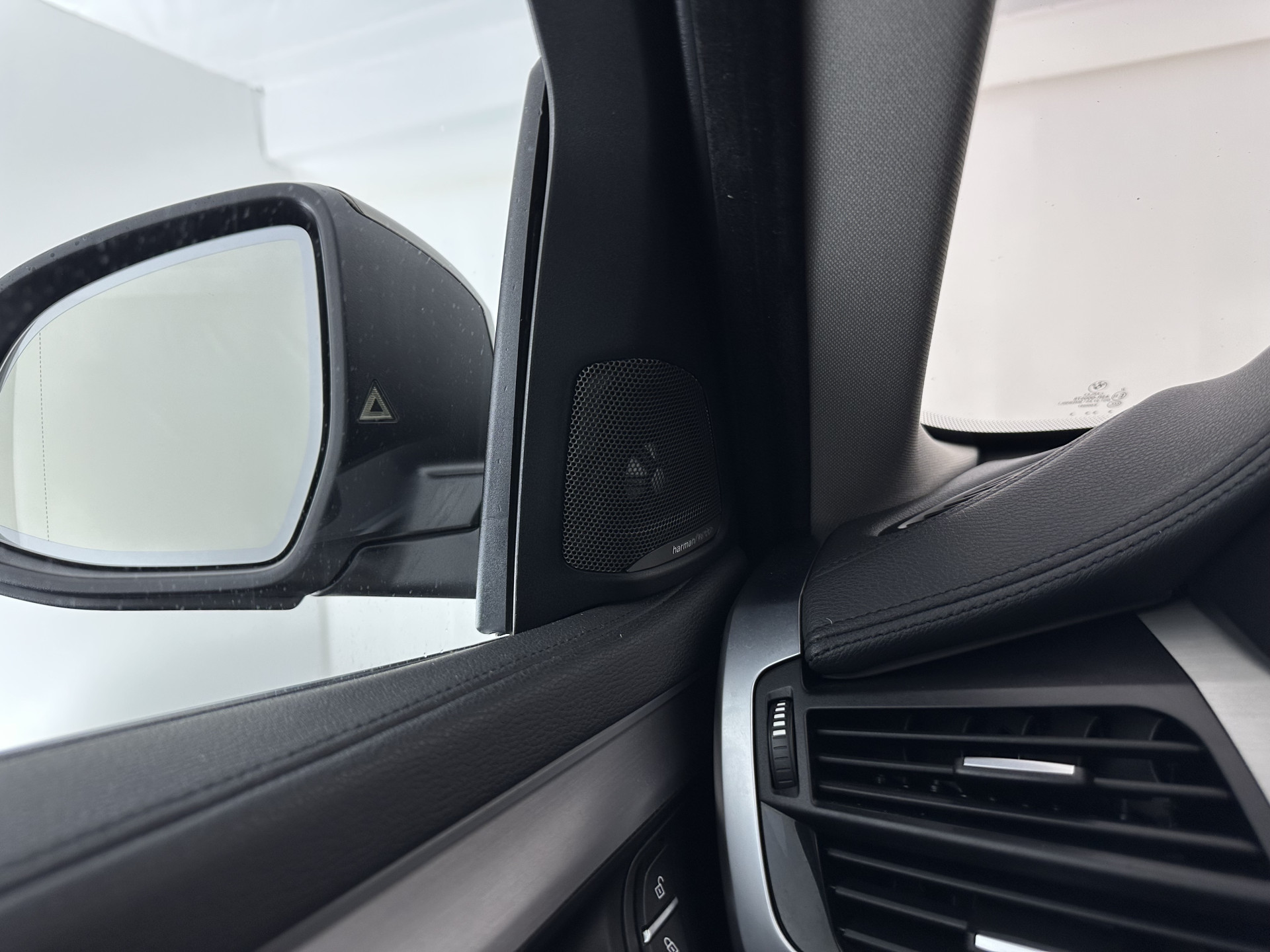 BMW X6 xDrive30d High Executive (INCL-BTW) Aut. *PANO | LEATHER | FULL-LED | HARMAN/KARDON | BLINDSPOT | MEMORY-PACK | DIGI-COCKPIT | HEATED-COMFORTSEATS | NAVI-FULLMAP | PRIVACYGLASS | HEAD-UP | ADAPTIVE-CRUISE | 19"ALU*