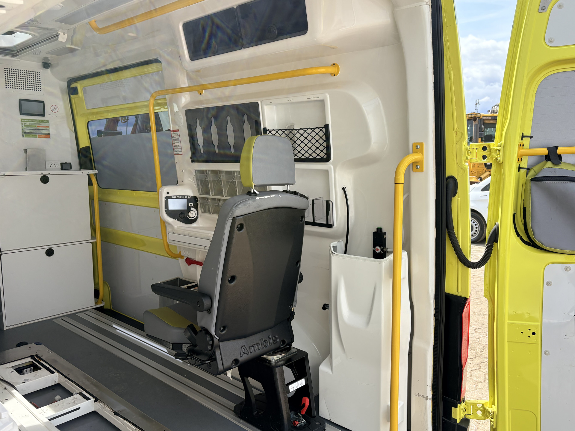 Volkswagen Crafter 2.0 TDI 177PK Ambulance L3H3 Automaat ACC Climate Control Stroompunten Laadruimte Parkeersensoren