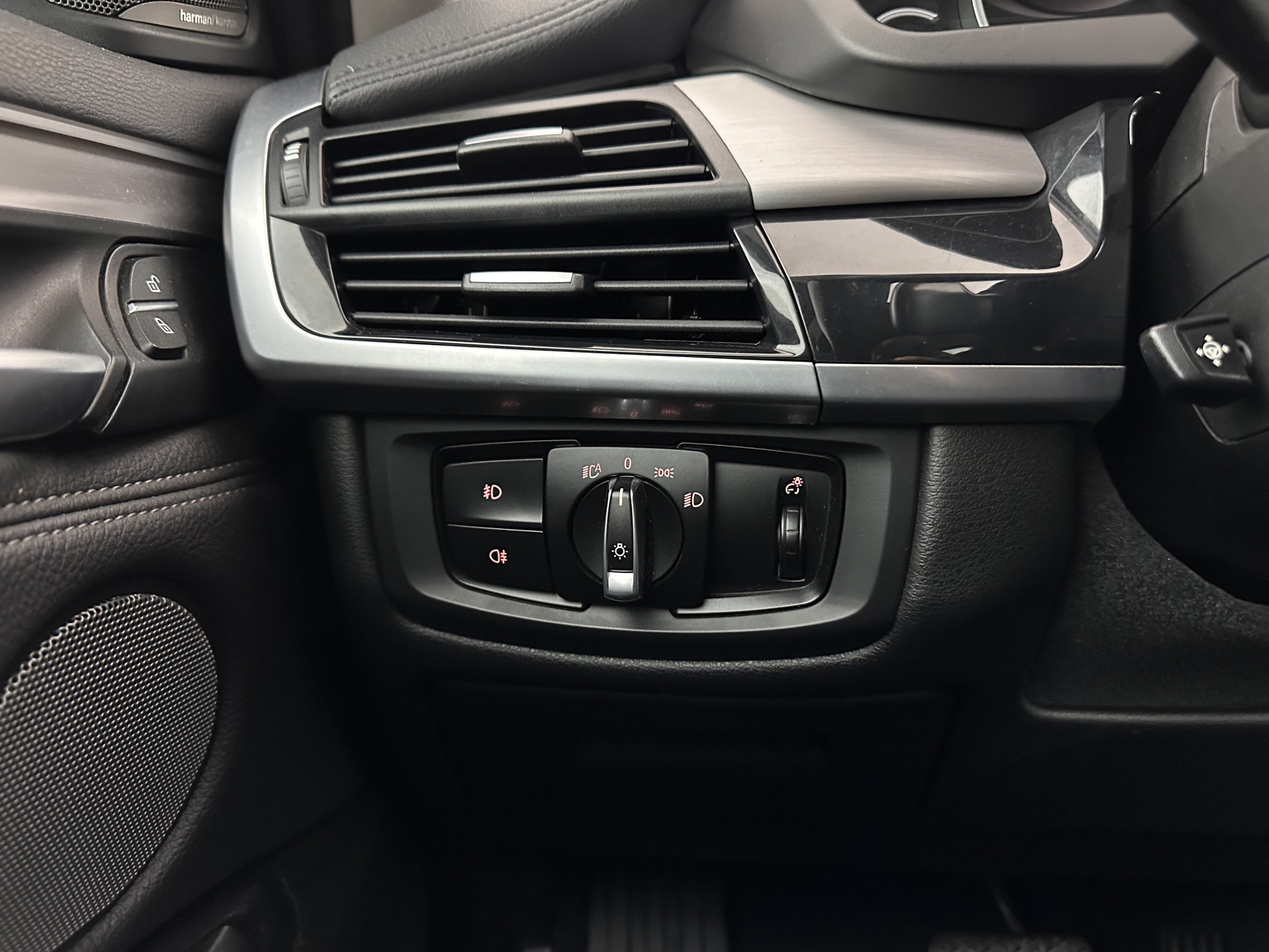 BMW X6 xDrive30d High Executive (INCL-BTW) Aut. *PANO | LEATHER | FULL-LED | HARMAN/KARDON | BLINDSPOT | MEMORY-PACK | DIGI-COCKPIT | HEATED-COMFORTSEATS | NAVI-FULLMAP | PRIVACYGLASS | HEAD-UP | ADAPTIVE-CRUISE | 19"ALU*