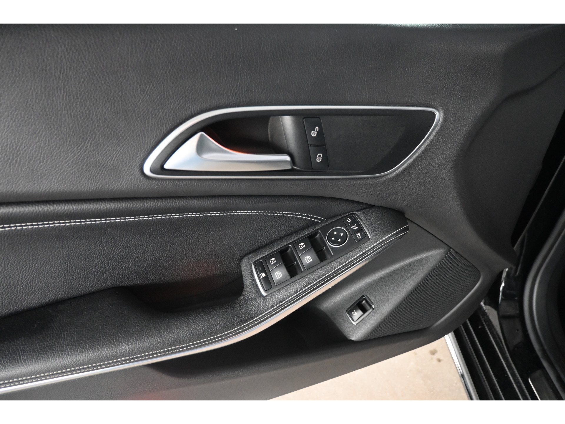 Mercedes-Benz CLA-klasse 200 Prestige AMG Automaat Clima Navigatie LED Rijklaarprijs Inruil Mogelijk!