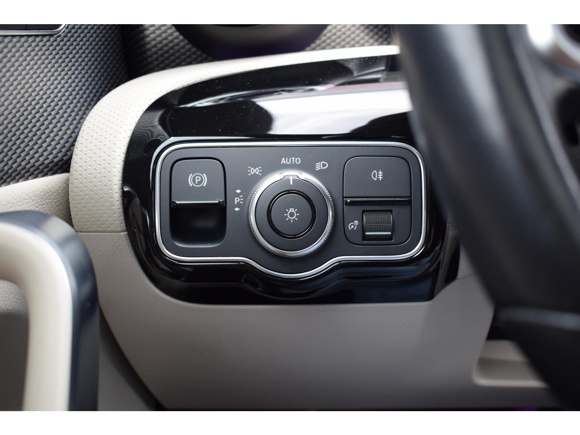 Mercedes-Benz A-klasse 250 e Business Solution Luxury Limited | Pano | Leer | Burmester | SOH: 94,3% | Stoelverwarming