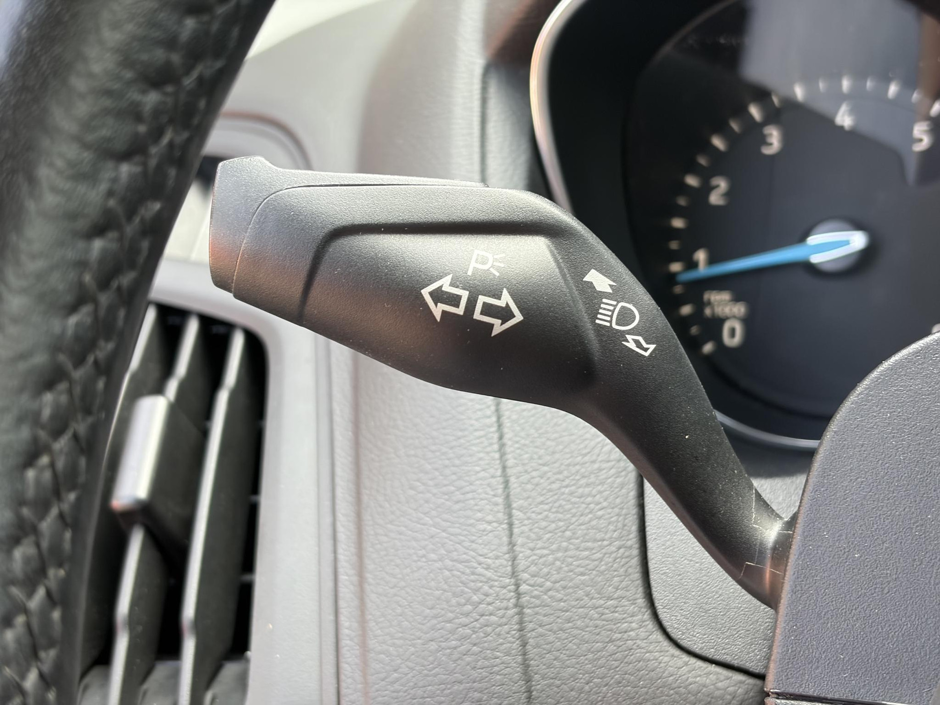 Ford Focus 1.0 Trend Edition Dealer Onderhouden,Trekhaak,Navi,Airco,Cruise,2e Eigenaar,N.A.P,102pk,Apk tot 09-2027