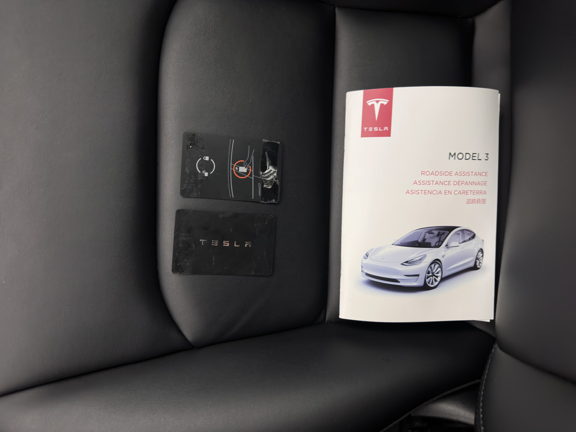 Tesla Model 3 Standard RWD Plus 60 kWh [ 3-Fase ] {SOH-88%} (INCL-BTW) Aut. *PANO | AUTO-PILOT | LEATHER | KEYLESS | FULL-LED | MEMORY-PACK | SURROUND-VIEW | DAB | CARPLAY | DIGI-COCKPIT | LANE-ASSIST | COMFORT-SEATS | 18"ALU*