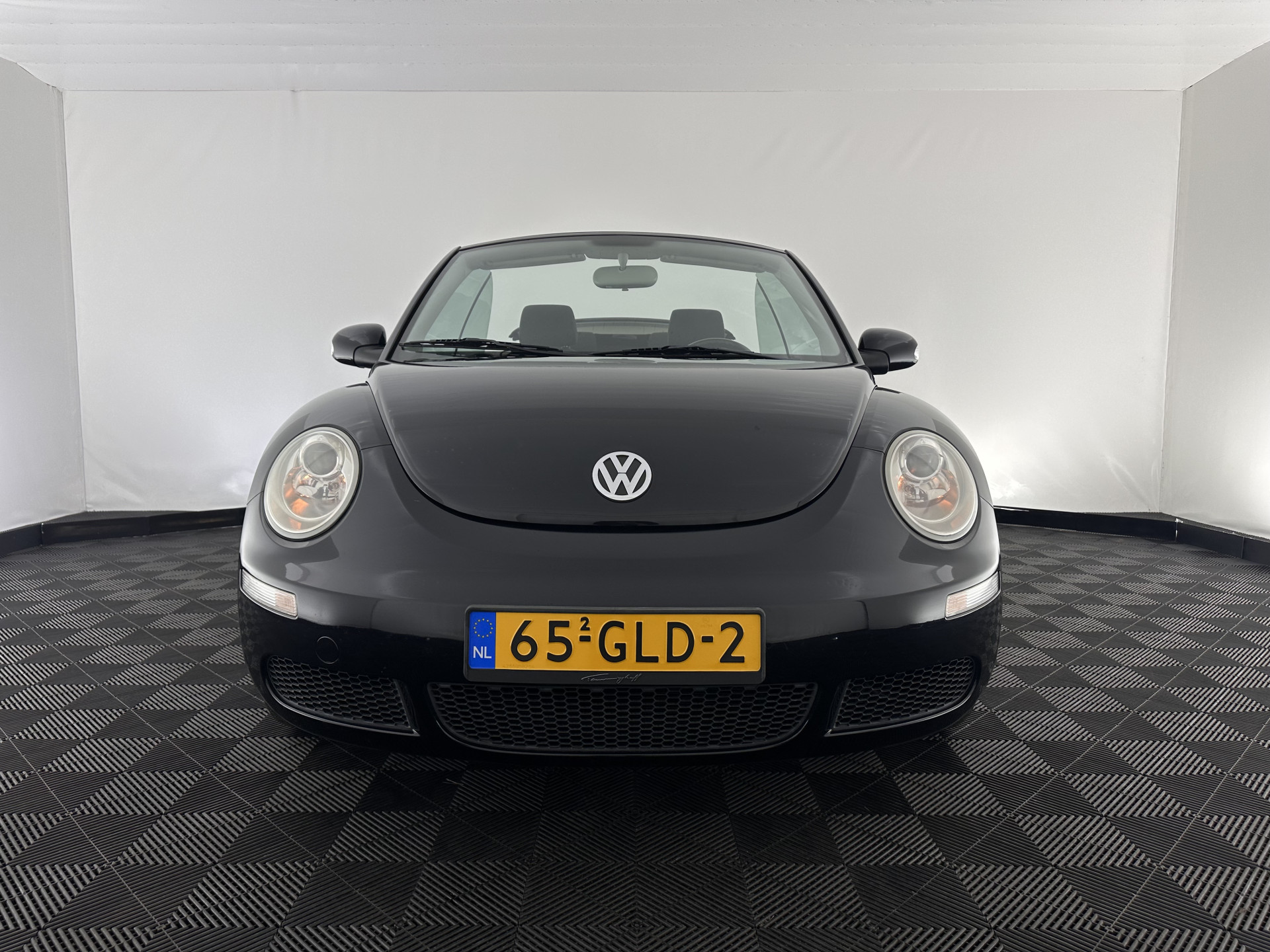 Volkswagen New Beetle Cabriolet 1.6 Highline *AIRCO | CRUISE | COMFORTSEATS | RADIO-CD/MP3 | 17''ALU*
