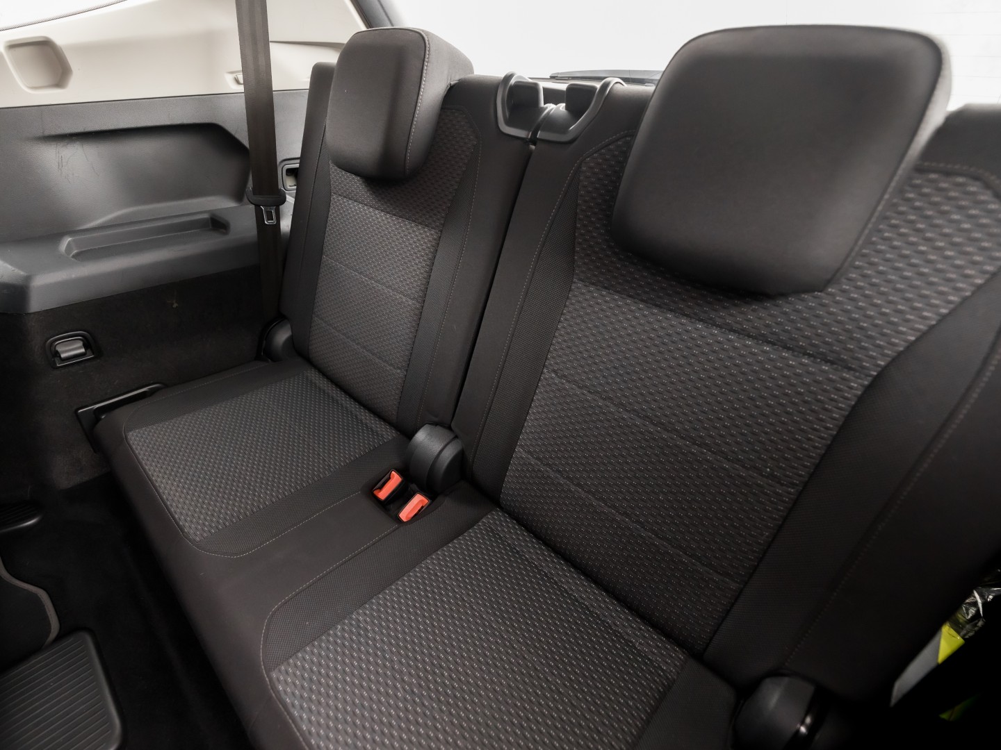 Volkswagen Tiguan Allspace 1.4 TSI Sportline 7 Persoons 150Pk Automaat (APPLE CARPLAY, GROOT NAVI, CLIMATE, GETINT GLAS, SPORTSTOELEN, PARKEERSENSOREN, ADAPTIVE CRUISE, NIEUWSTAAT)