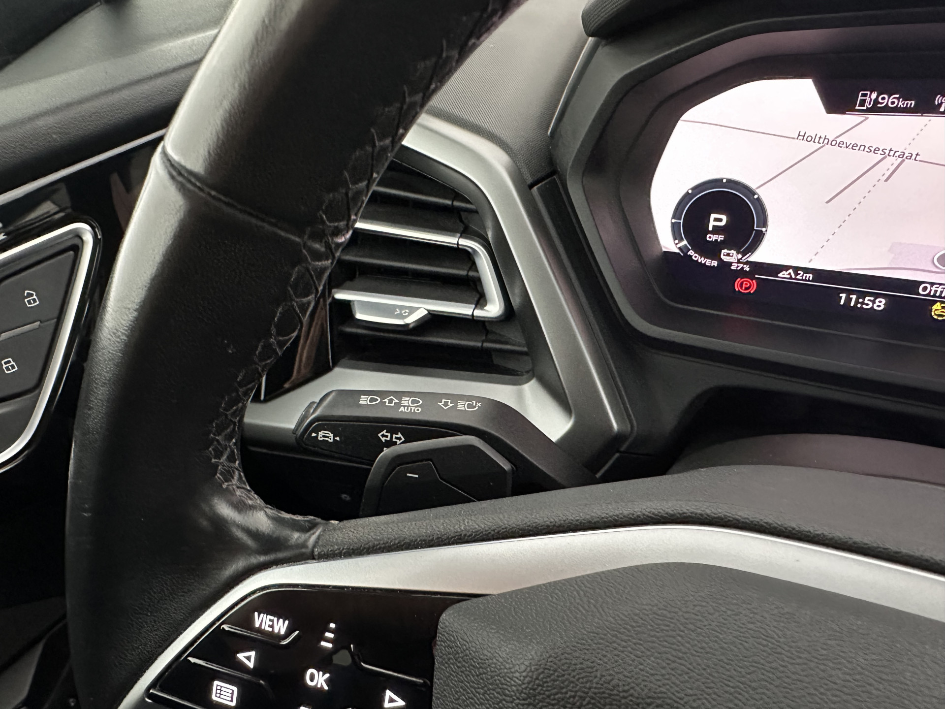 Audi Q4 e-tron 40 Launch edition Advanced Plus 77 kWh [3-Fase] {SOH-93%} (INCL-BTW) *HEATPUMP | ADAPT-CRUISE | MATRIX-LED | NAVI-FULLMAP | KEYLESS | CAMERA | DIGI-COCKPIT | DAB | AMBIENT-LIGHT | HEATED-SPORTSEATS | SHIFT-PADDLES | PRIVACY-GLASS | 19''ALU*