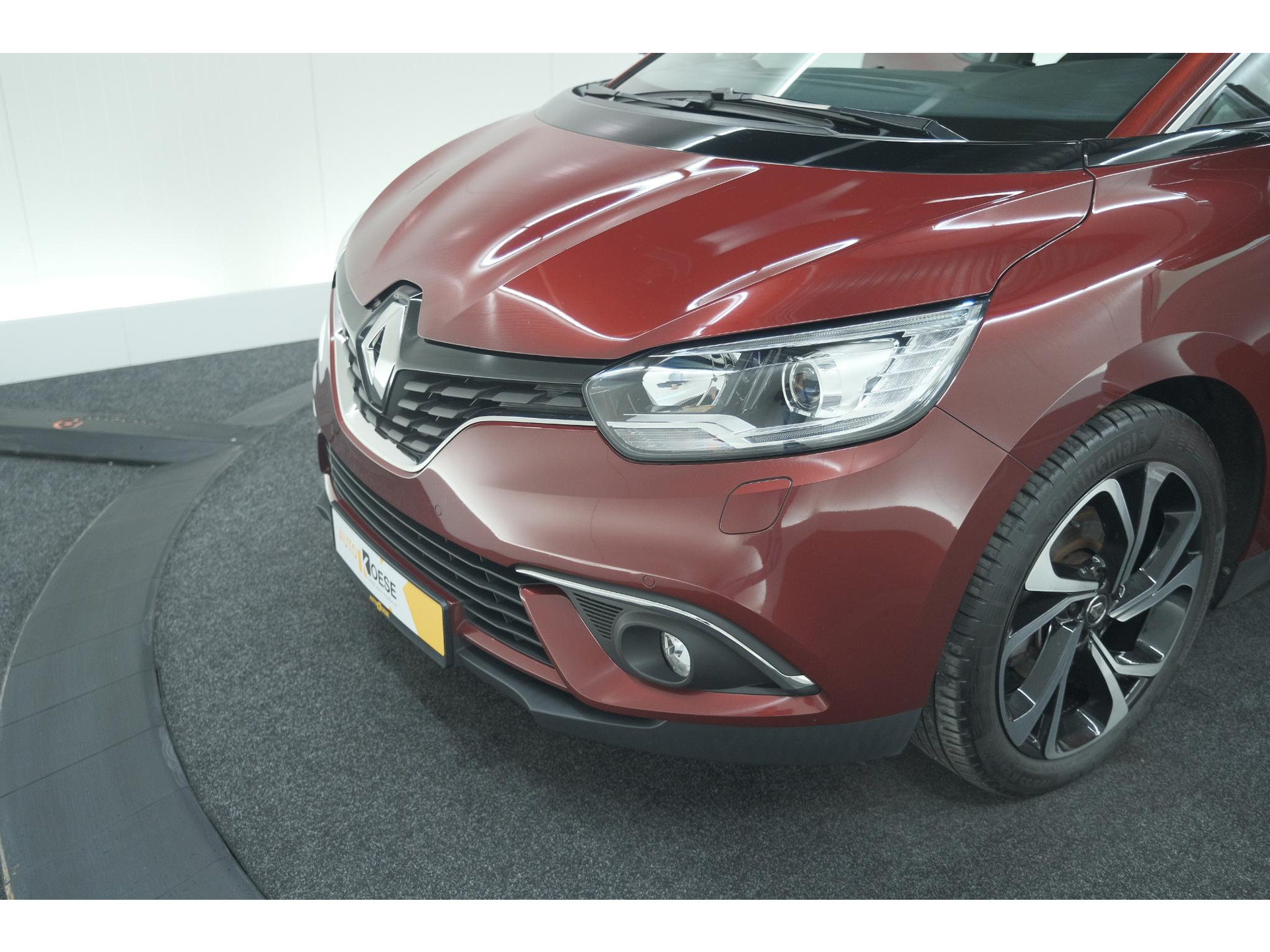 Renault Scénic TCe 140 EDC Limited | Camera | Stoelverwarming | Navigatie | Apple Carplay
