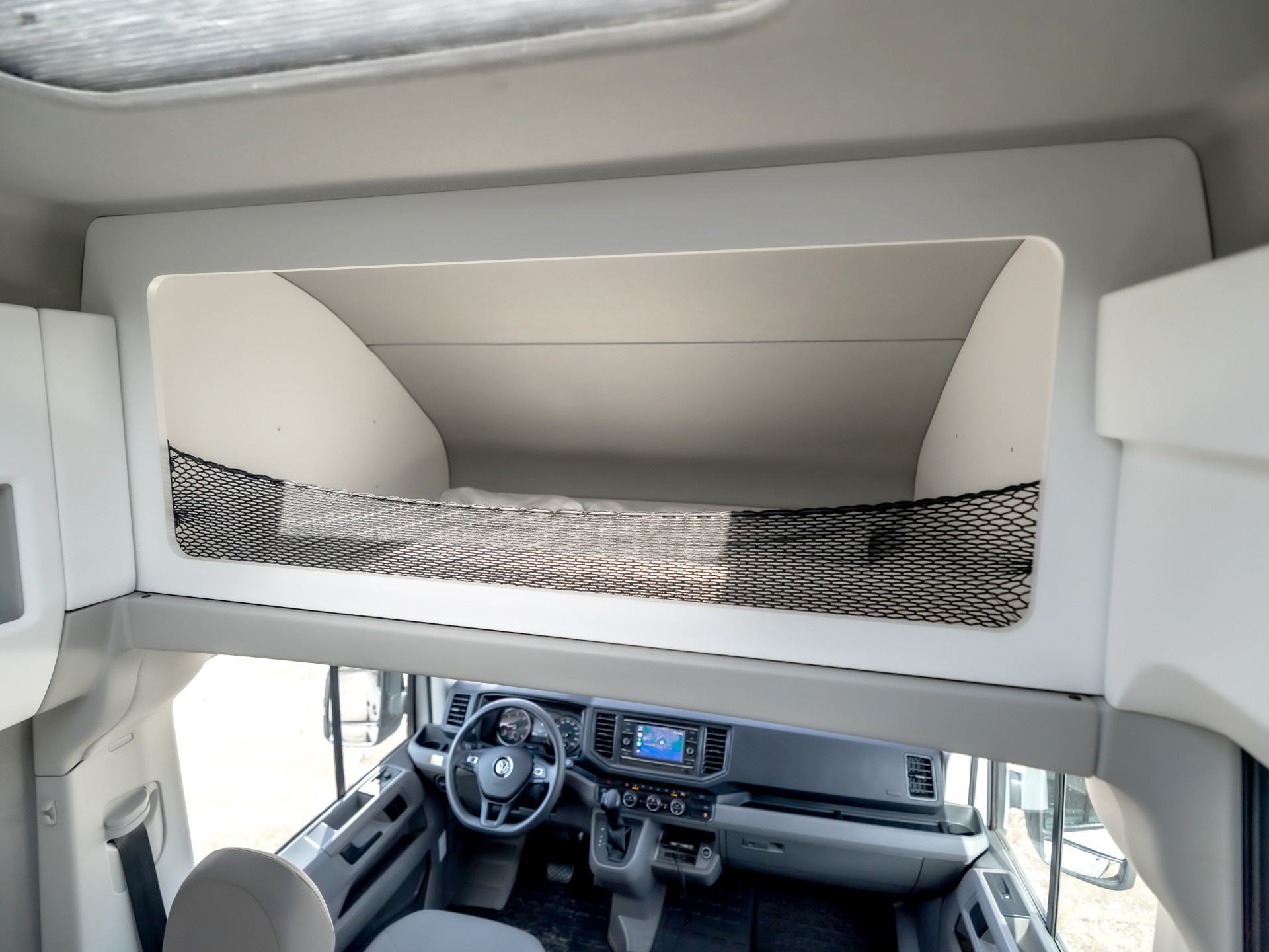 Volkswagen Crafter Grand California XXL 177Pk Automaat (LED KOPLAMPEN, STOELVERWARMING, KEUKEN, CENTRALE VERWARMING, KOELKAST, TOILET, DOUCHE, THULE ZONNESCHERM, FIETSENDRAGER, ZOET WATER)