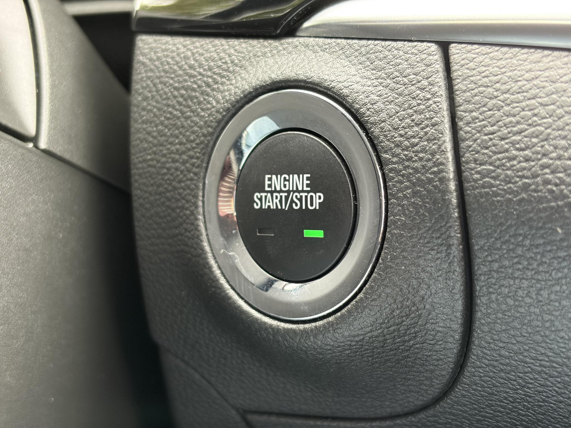 Opel Astra 1.2 Business Elegance 2e Eigenaar l Navi l Camera l Carplay l Keyless l Trekhaak l 110pk l Pdc V+A l Halfleder l 6 Bak l N.A.P l | Lm velgen l Rijstrooksensor l Apk tot 07-2027