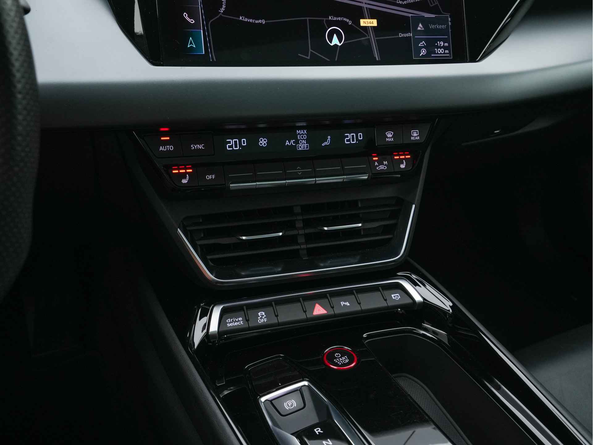 Audi e-tron GT 93 kWh Quattro [ 3-Fase ] {SOH-93%} (INCL-BTW) *PANO | FULL-LED | LEATHER | AUDI-SOUNDSYSTEM | DIGI-COCKPIT | NAVI-FULLMAP | HEATED-SPORTSEATS | TOP-VIEW | DAB | KEYLESS | LANE-ASSIST | SHIFT-PADDLES | PRIVACY-GLASS | 20