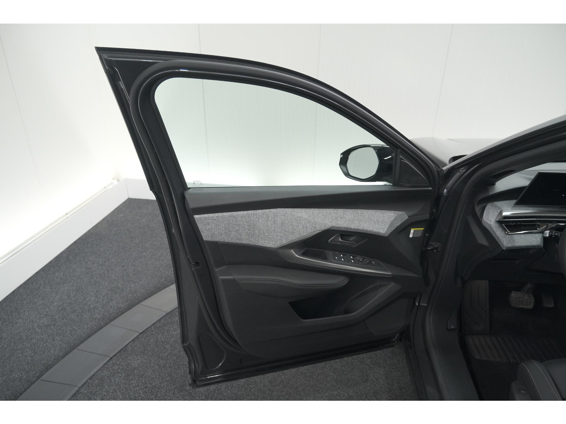 Peugeot 5008 1.2 Hybrid 136 e-DCS6 Allure | 7 Zitplaatsen | Camera | Stoelverwarming | Navigatie