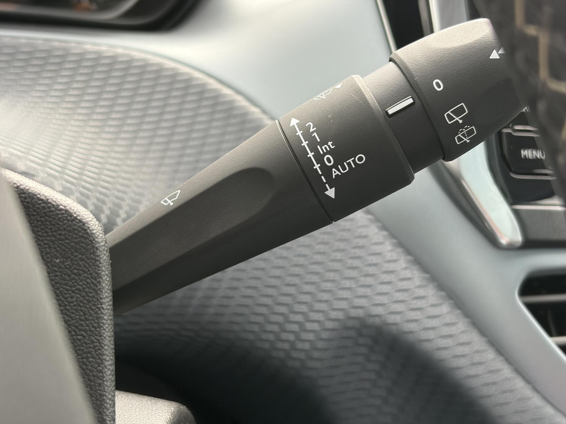 Peugeot 208 1.2 PureTech Allure D-riem vv in 2022,2e Eigenaar,110pk,Dealer Onderhouden,Pano,Carplay,Camera,Clima,Cruise,5 Deurs,Halfleder,Pdc,N.A.P,Lm velgen,Apk tot 05-2027