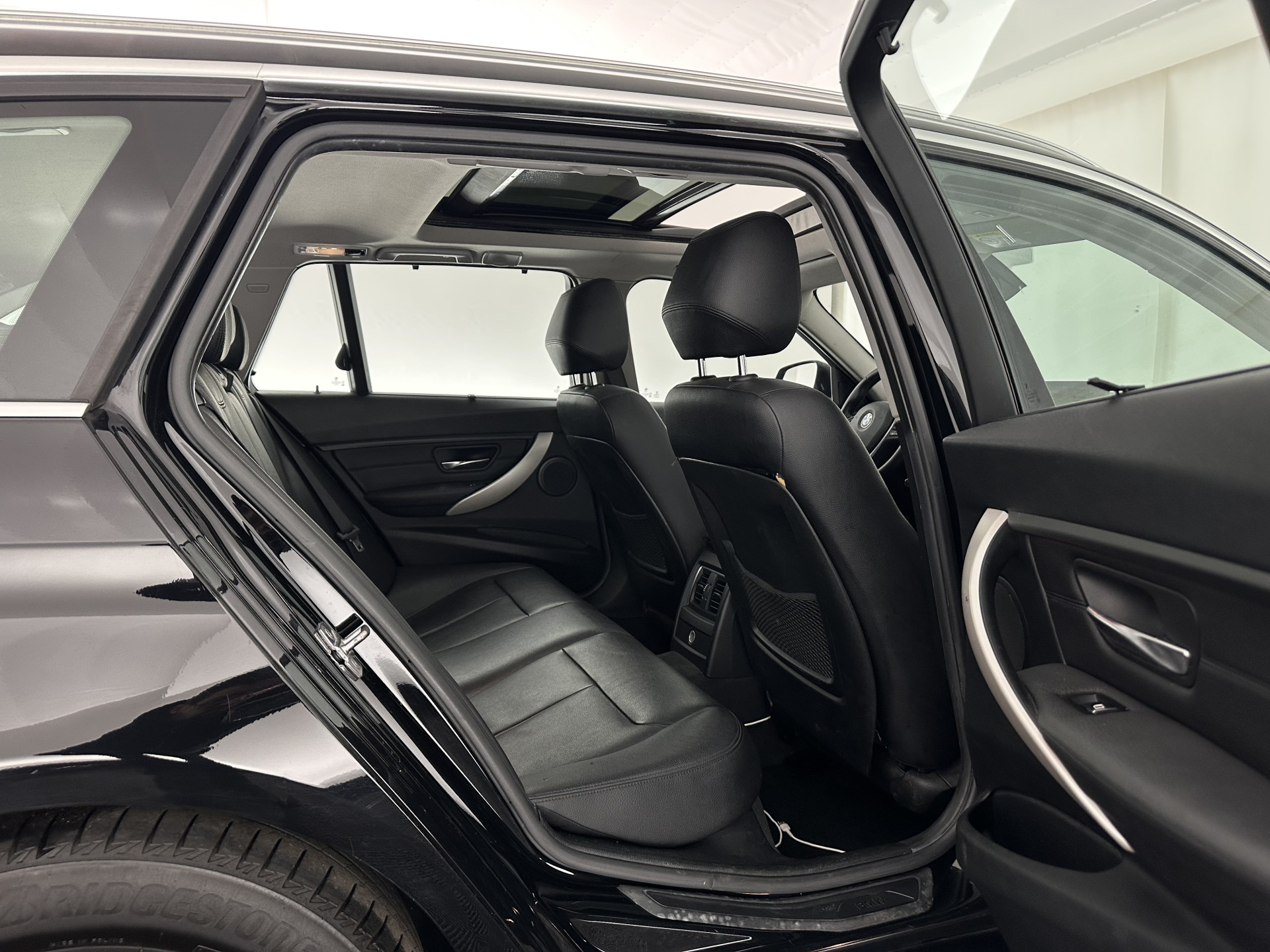 BMW 3-serie Touring 320d EDE Corporate Lease Essential Aut. *PANO | FULL-LEATHER | FULL-LED | NAVI-FULLMAP | HEATED-COMFORTSEATS | HIFI-SOUND | ECC | PDC | CRUISE | 16''ALU*