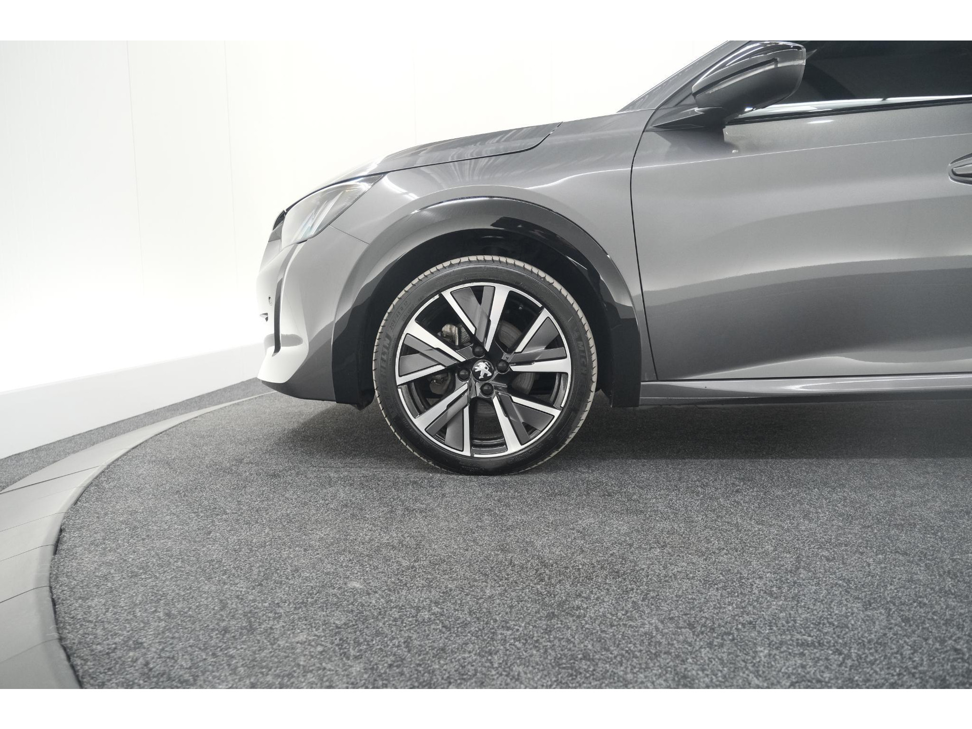 Peugeot 208 PureTech 100 GT | Camera | Adaptieve Cruise Control | Navigatie | Apple Carplay