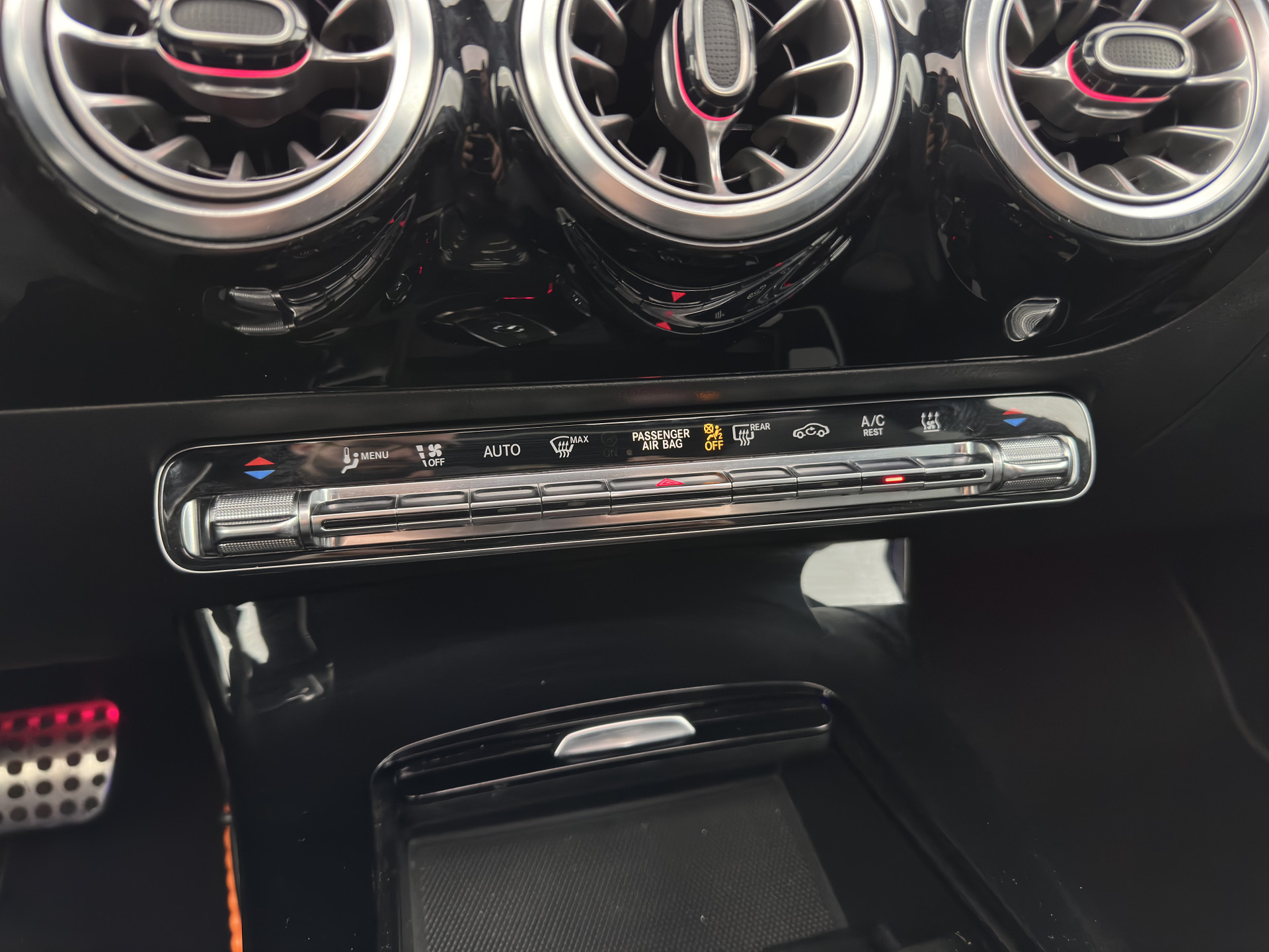 Mercedes-Benz CLA-klasse Shooting Brake 250 e Business Solution AMG Limited (INCL.BTW) *PANO | LEATHER-MICROFIBRE | MULTIBEAM-LED | AMBIENT-LIGT | BLIND-SPOT | HEATED-SPORTSEATS | WIDE-SCREEN-DIGICOCKPIT | DAB+ | NAVI-FULLMAP | CAMERA | PRIVACY-GLASS |  1