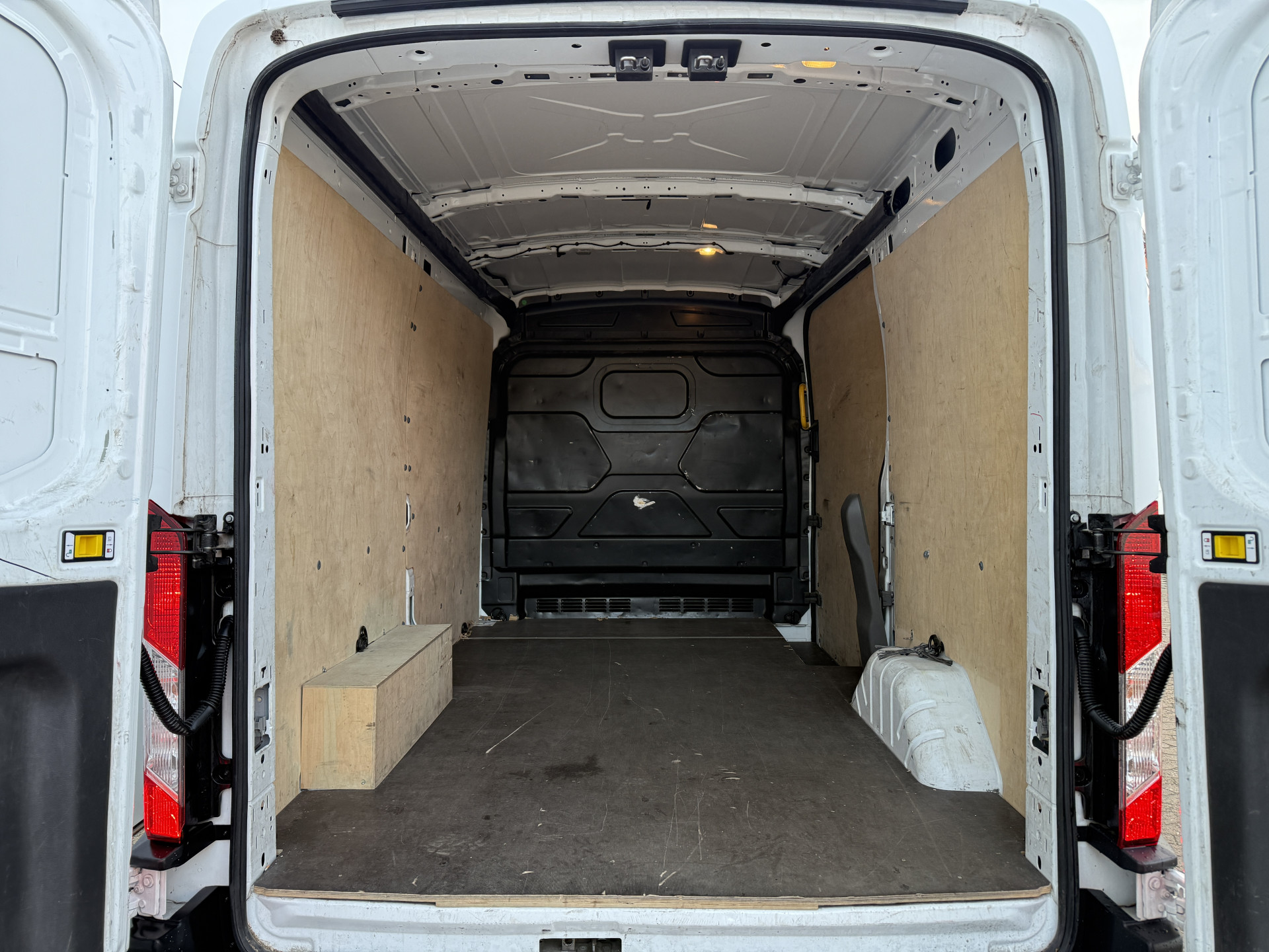 Ford e-Transit 68kWh 184PK L2H2 317km WLTP 95,6% (SOH) BEV Snelladen 360° Camera Cruise control Climate control Carplay Navigatie Parkeersensoren