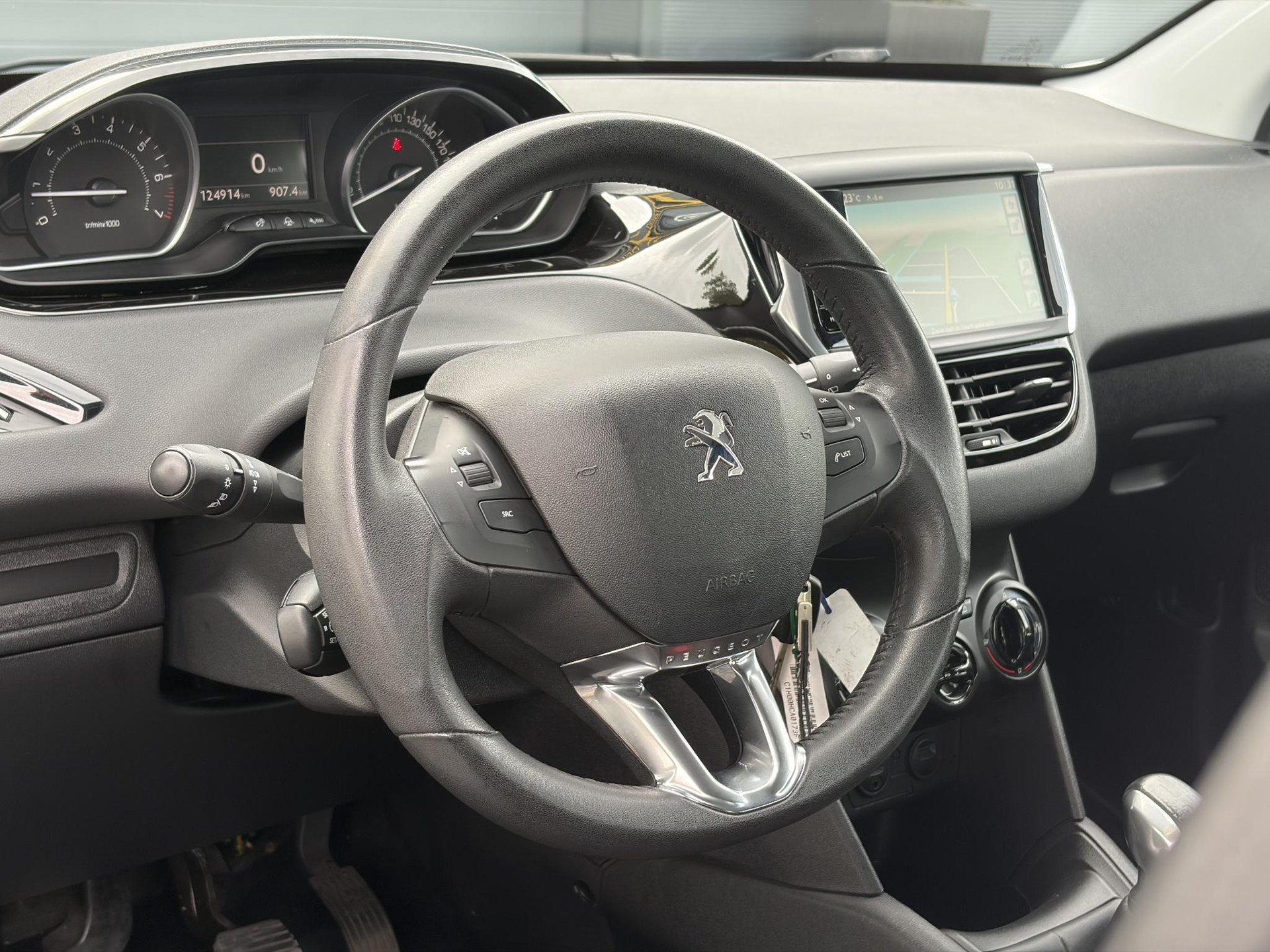 Peugeot 208 1.2 VTi Urban Soul ✓1e Eigenaar✓Trekhaak✓Navi✓Airco✓Cruise✓Pdc✓Lm velgen✓5 Deurs✓Zeer Zuinig✓N.A.P✓Apk tot 03-2027