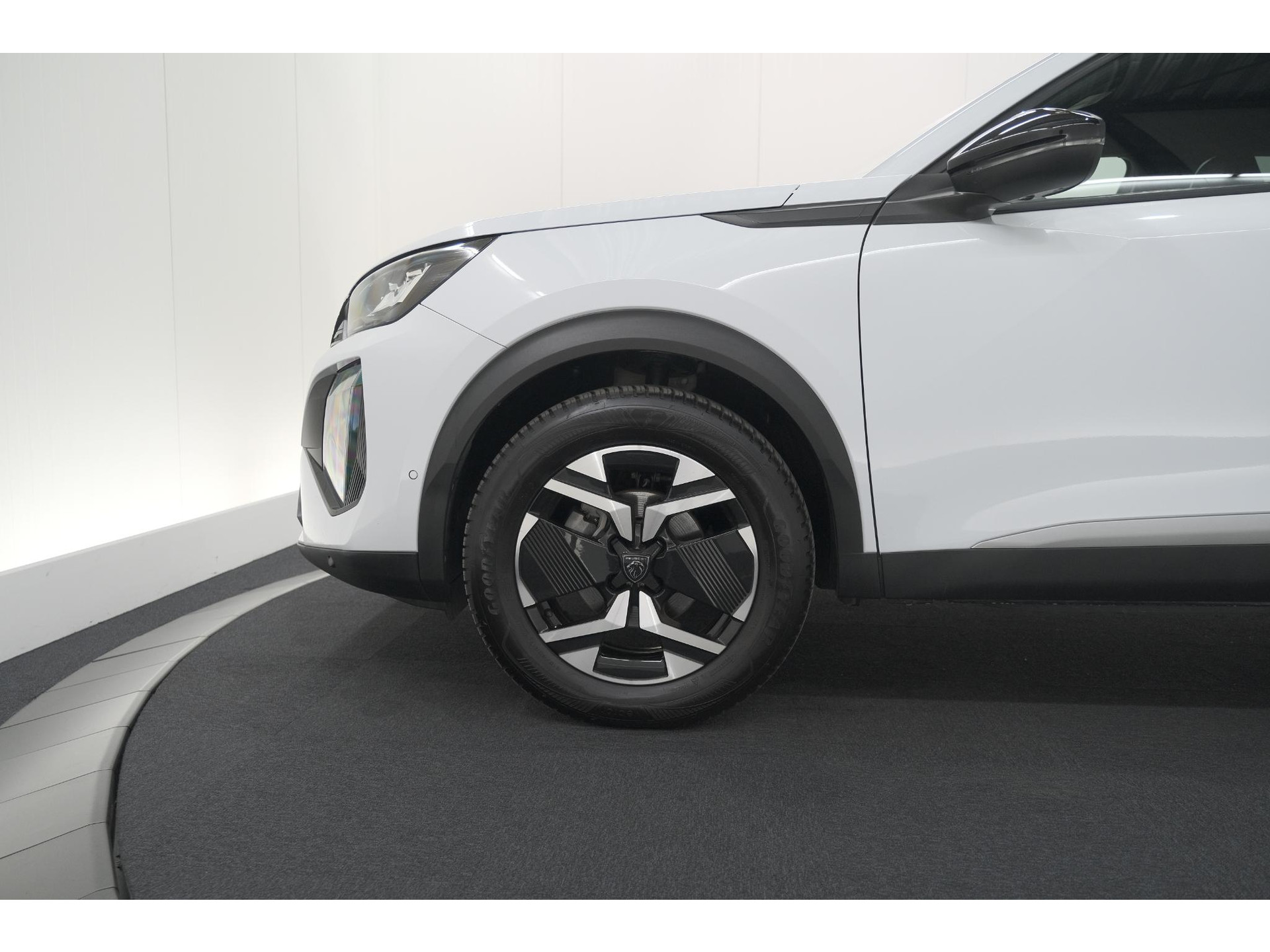 Peugeot 2008 PureTech 130 EAT8 Allure | 360 Camera | Dodehoekdetectie | Apple Carplay | Navigatie