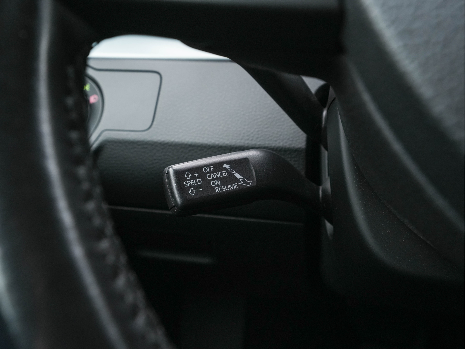 Volkswagen CC 1.8 TSI Aut. *LEATHER | BI-XENON | HEATED-SPORTSEATS | NAVI-FULLMAP | ECC | PDC | CRUISE | SHIFTPADDLES | PRIVACY-GLASS | TOWBAR | 18''ALU*