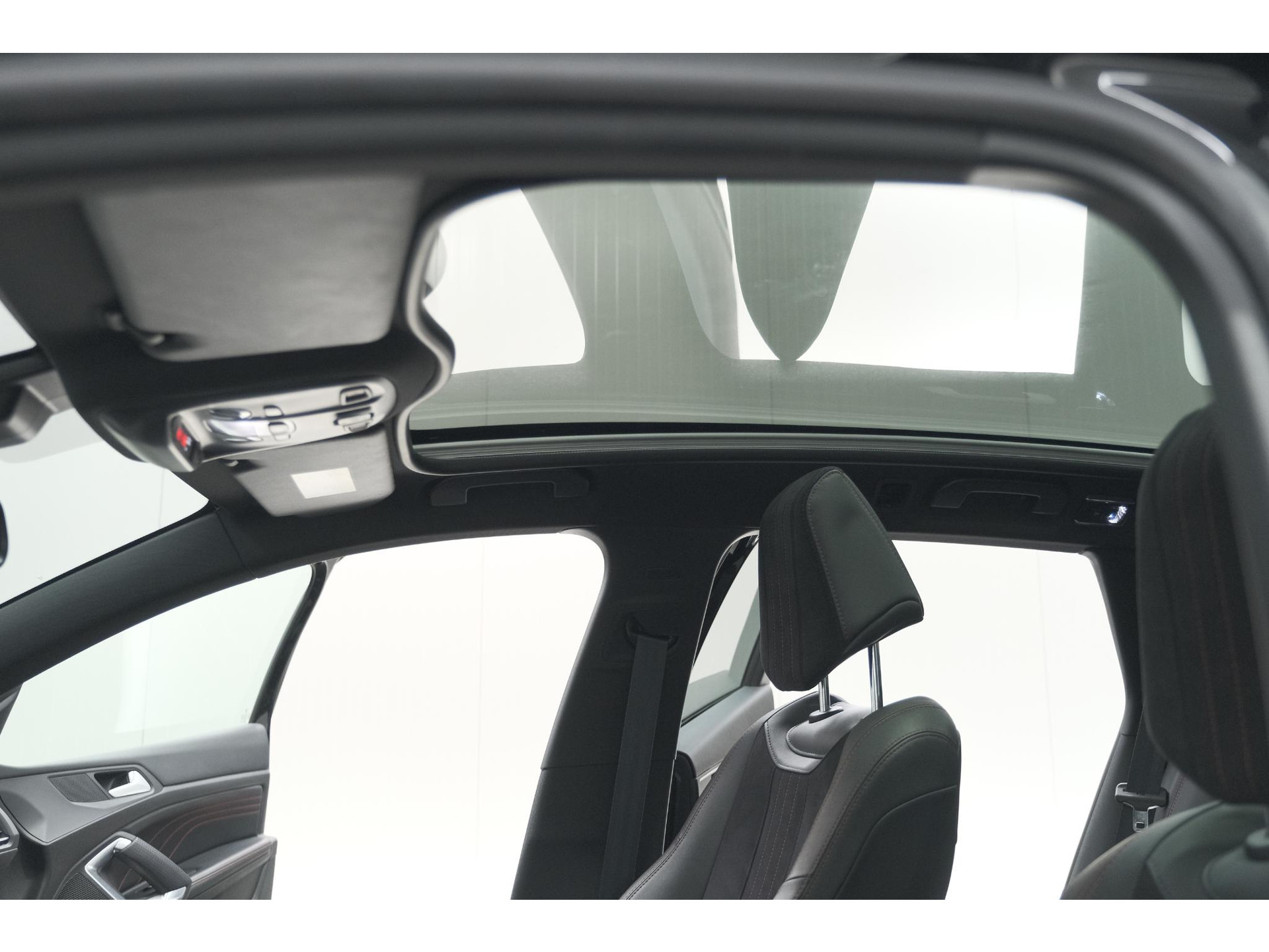 Peugeot 308 SW PureTech 130 GT-line | Trekhaak | Panoramadak | Camera | Alcantara Bekleding | Dodehoekdetectie