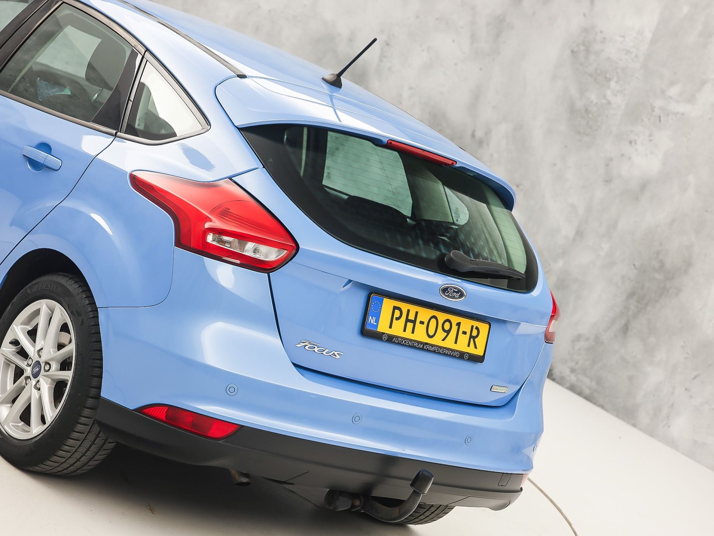 Ford Focus 1.0 Sport (NAVIGATIE, LM VELGEN, PARKEERSENSOREN, TREKHAAK, SPORTSTOELEN, CRUISE, NIEUWSTAAT)