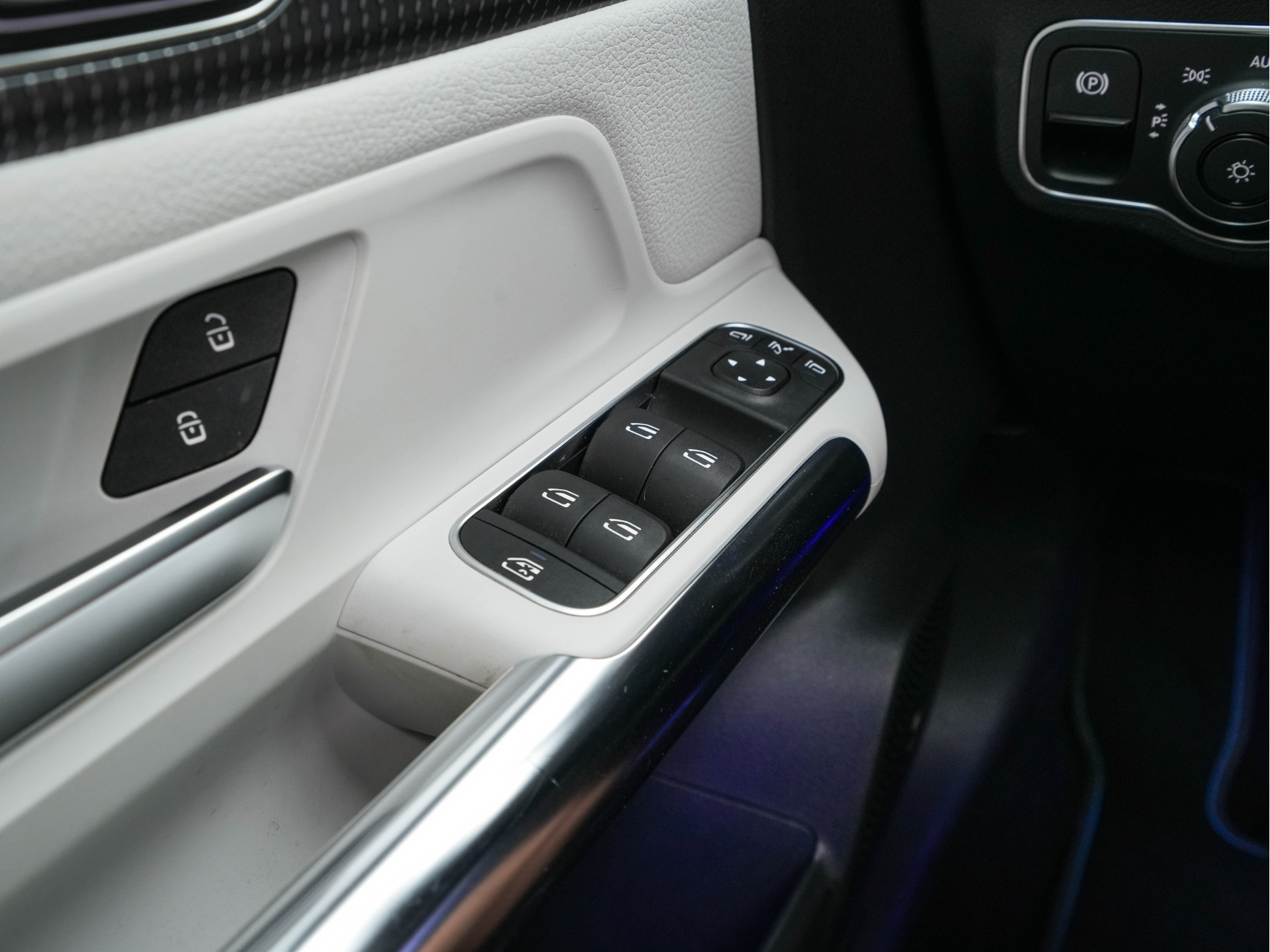 Mercedes-Benz EQA 250 Edition-1 Sport-Pack 67 kWh [ 3-Fase ] {SOH-95% } *PANO | HEAD-UP | DISTRONIC-PLUS | BURMESTER-AUDIO | WIDE-SCREEN-DIGI-COCKPIT | FULL-LED | FUFLL-LEATHER | MEMORY-PACK | TOP-VIEW | NAVI-FULLMAP | DAB+ | KEYLESS | HEATED-SPORTSEAT