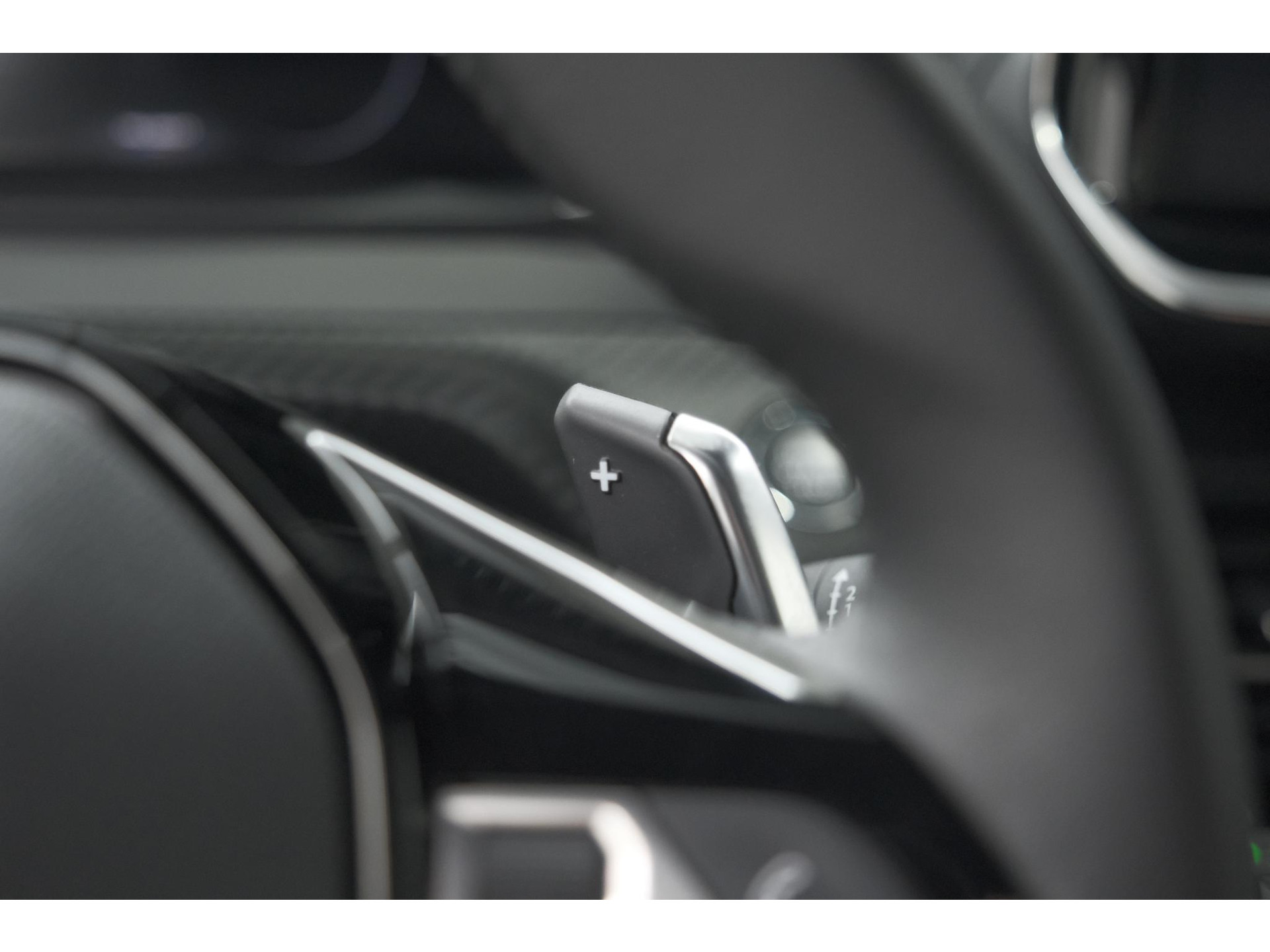 Peugeot 2008 PureTech 130 EAT8 Allure | 360 Camera | Dodehoekdetectie | Apple Carplay | Navigatie