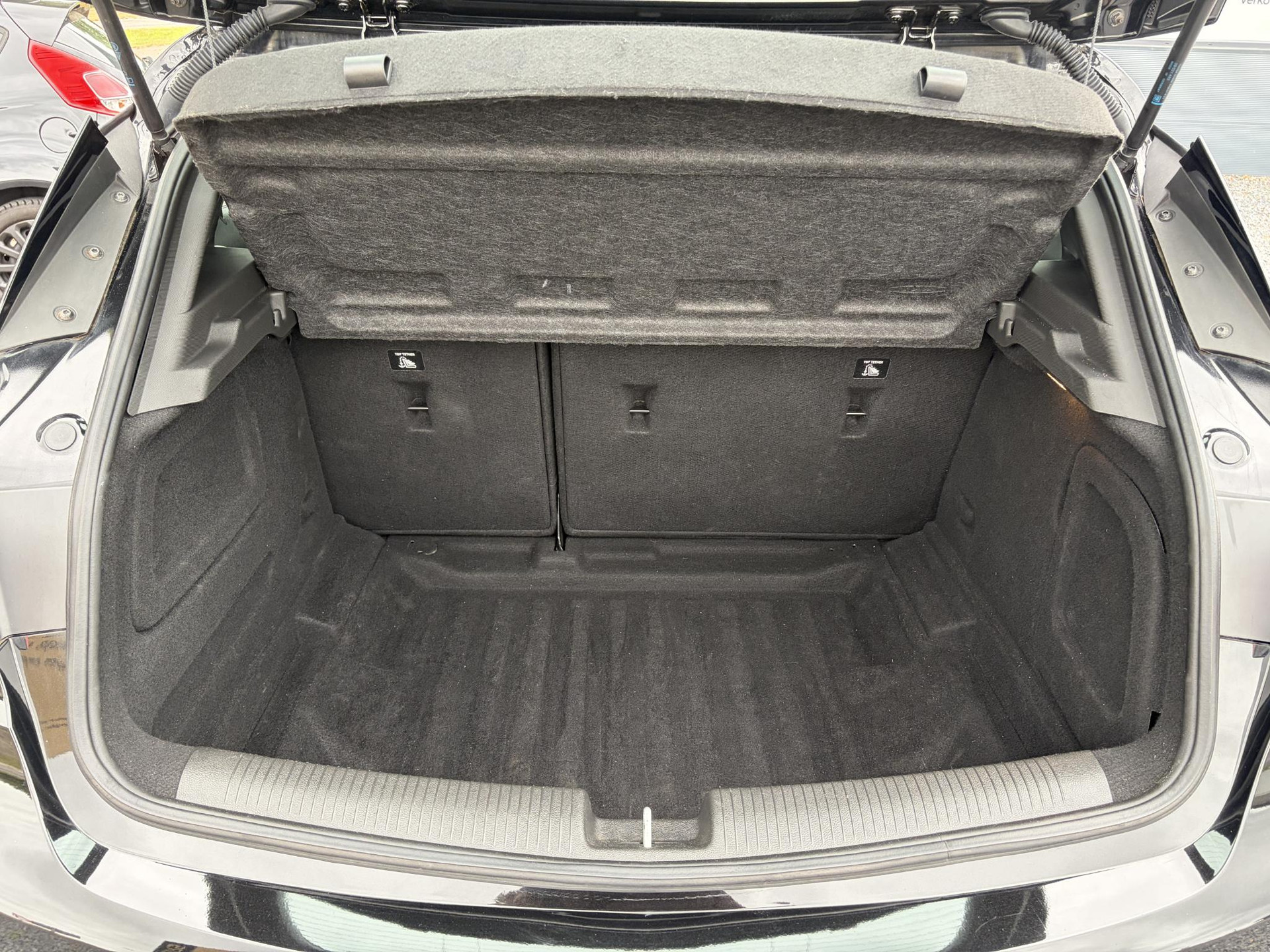 Opel Astra 1.2 Business Elegance 2e Eigenaar l Navi l Camera l Carplay l Keyless l Trekhaak l 110pk l Pdc V+A l Halfleder l 6 Bak l N.A.P l | Lm velgen l Rijstrooksensor l Apk tot 07-2027